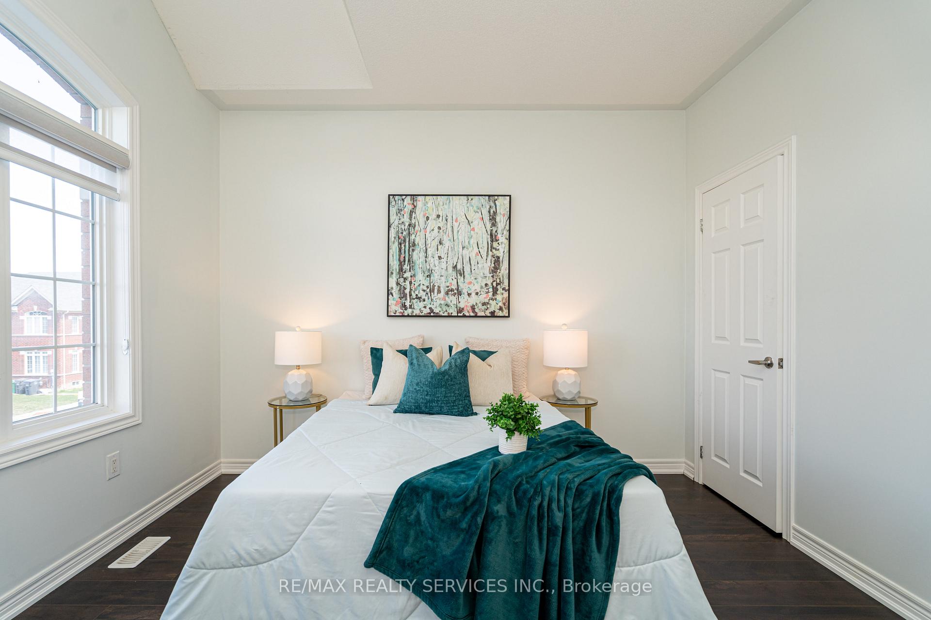 Photo 28 of 438 Royal West Drive, Brampton, Credit Valley — HOMEH
