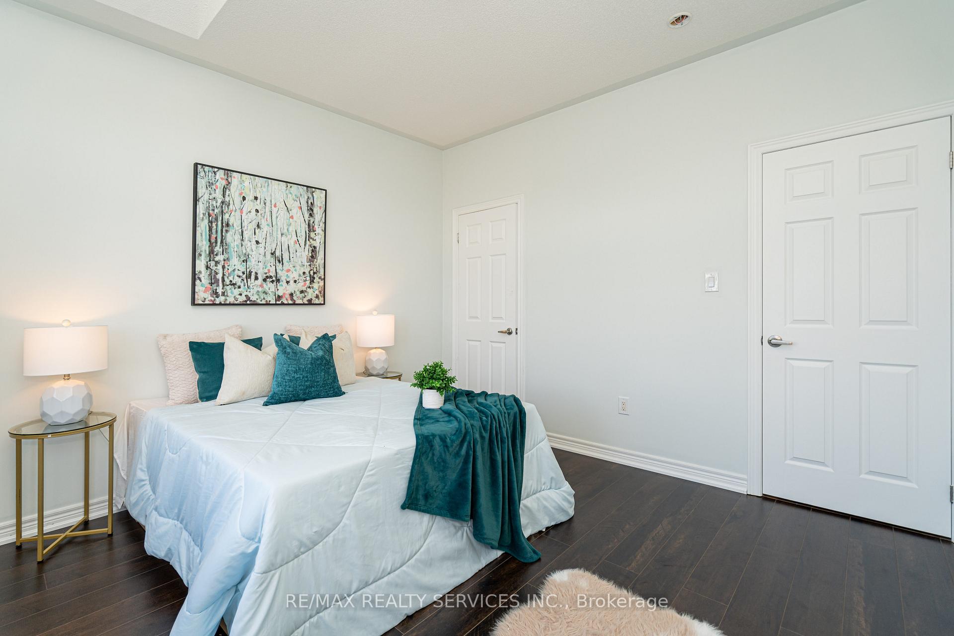 Photo 29 of 438 Royal West Drive, Brampton, Credit Valley — HOMEH