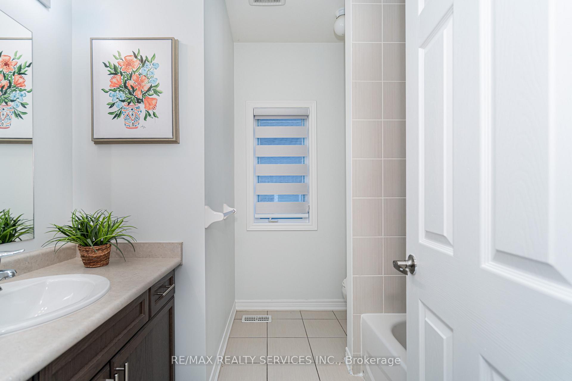 Photo 30 of 438 Royal West Drive, Brampton, Credit Valley — HOMEH
