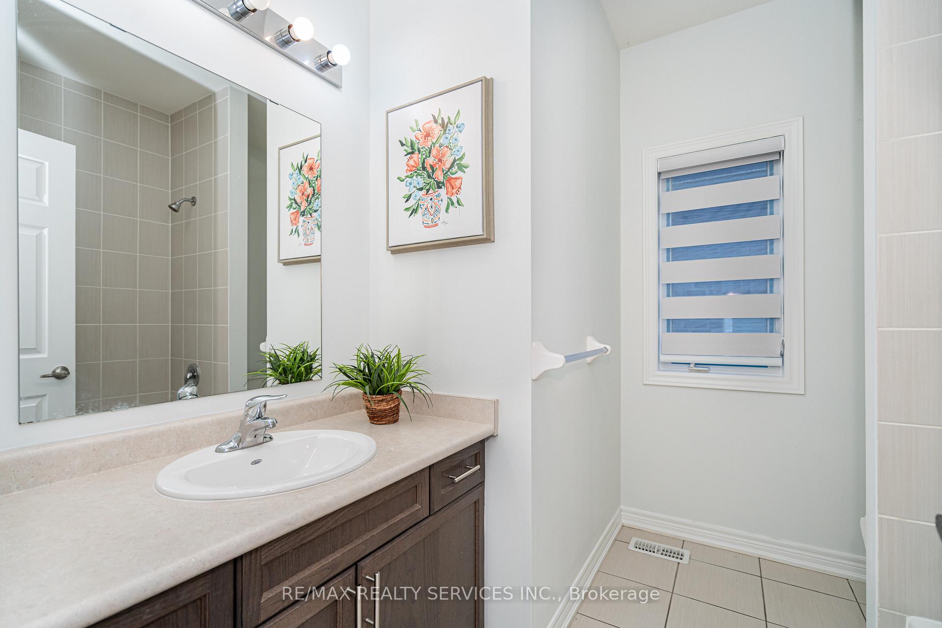 Photo 31 of 438 Royal West Drive, Brampton, Credit Valley — HOMEH