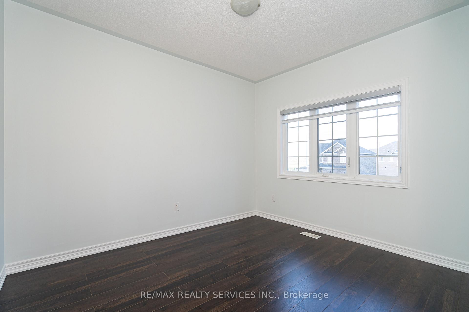 Photo 32 of 438 Royal West Drive, Brampton, Credit Valley — HOMEH