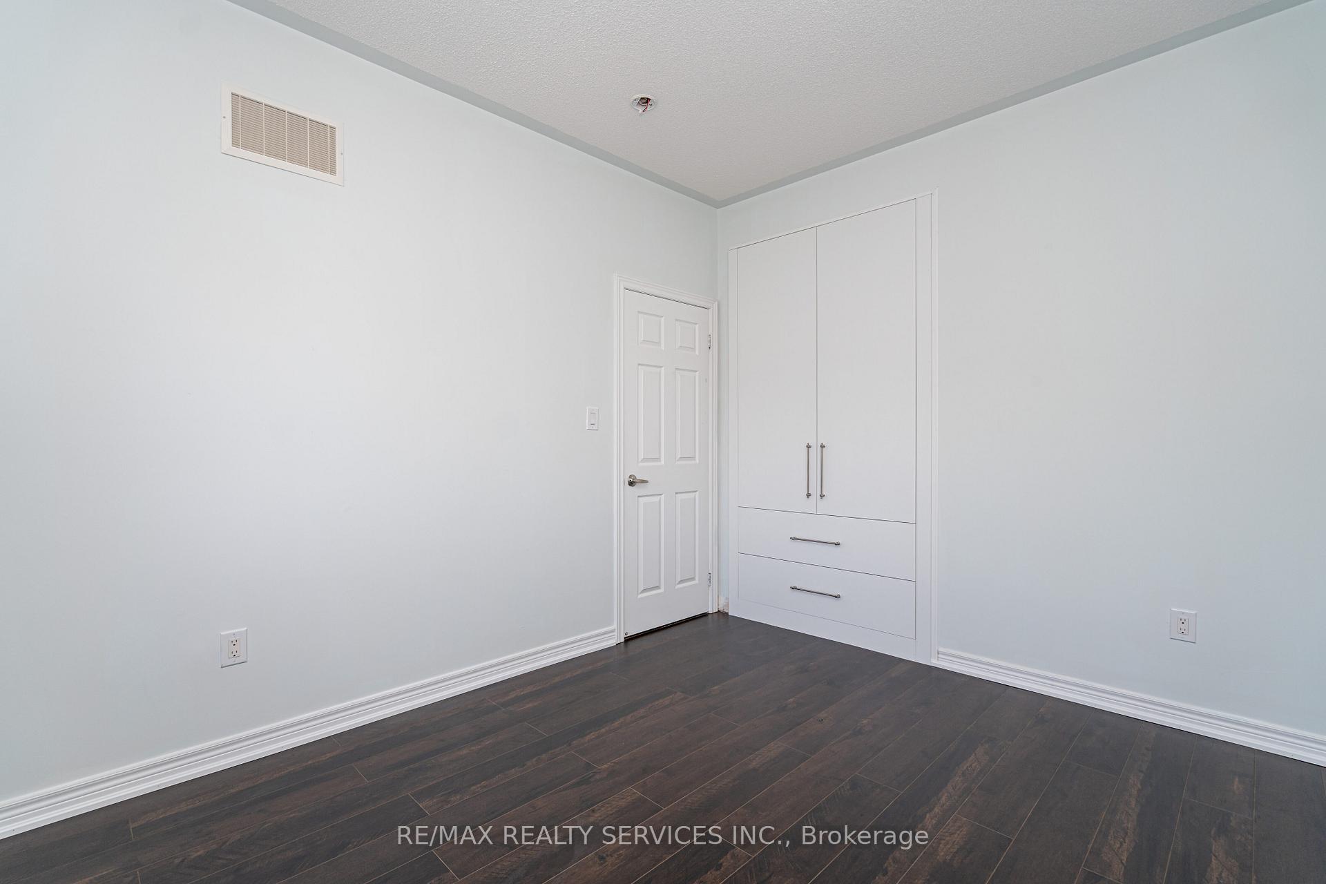 Photo 34 of 438 Royal West Drive, Brampton, Credit Valley — HOMEH