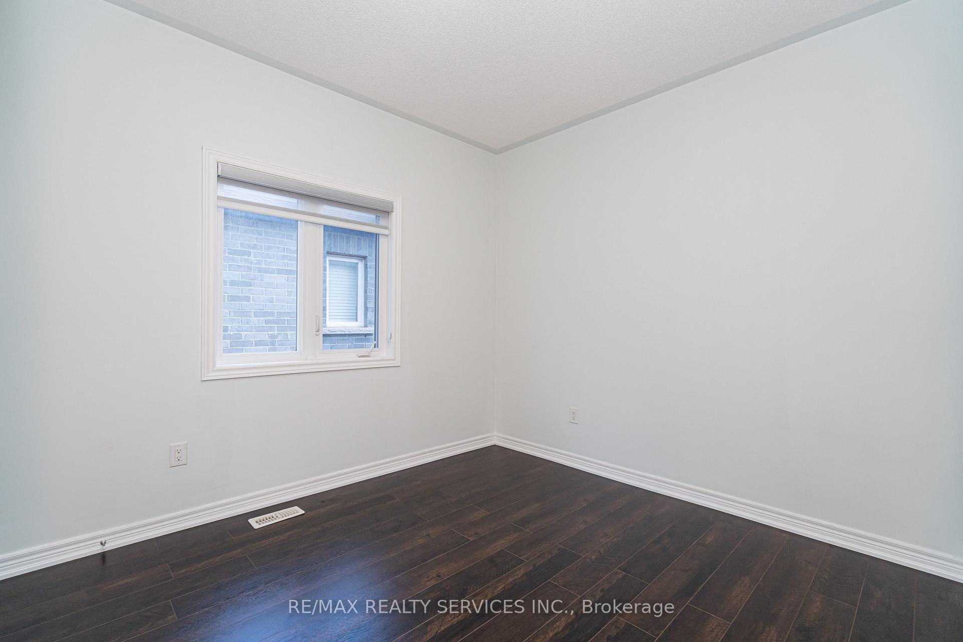 Photo 35 of 438 Royal West Drive, Brampton, Credit Valley — HOMEH