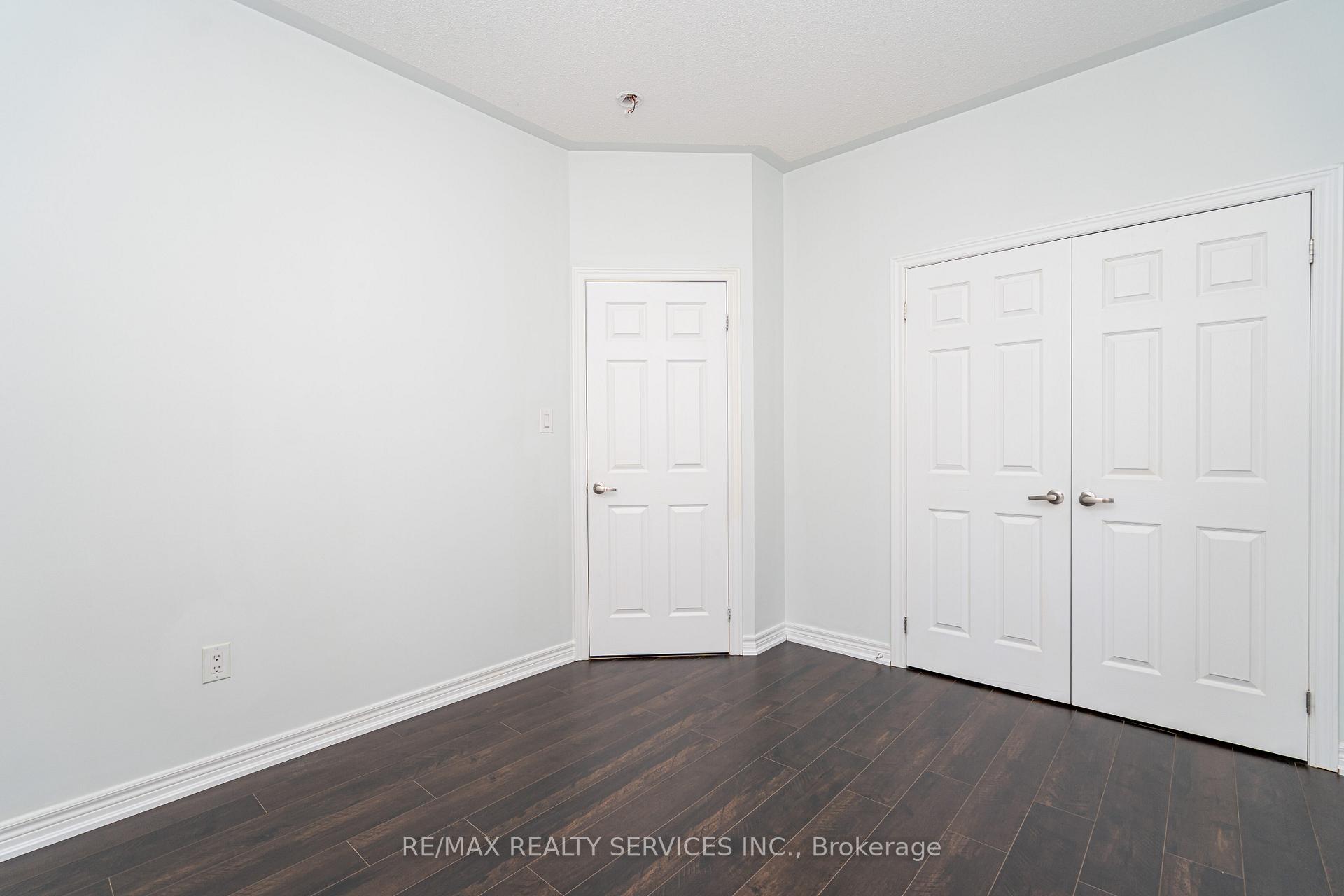Photo 37 of 438 Royal West Drive, Brampton, Credit Valley — HOMEH