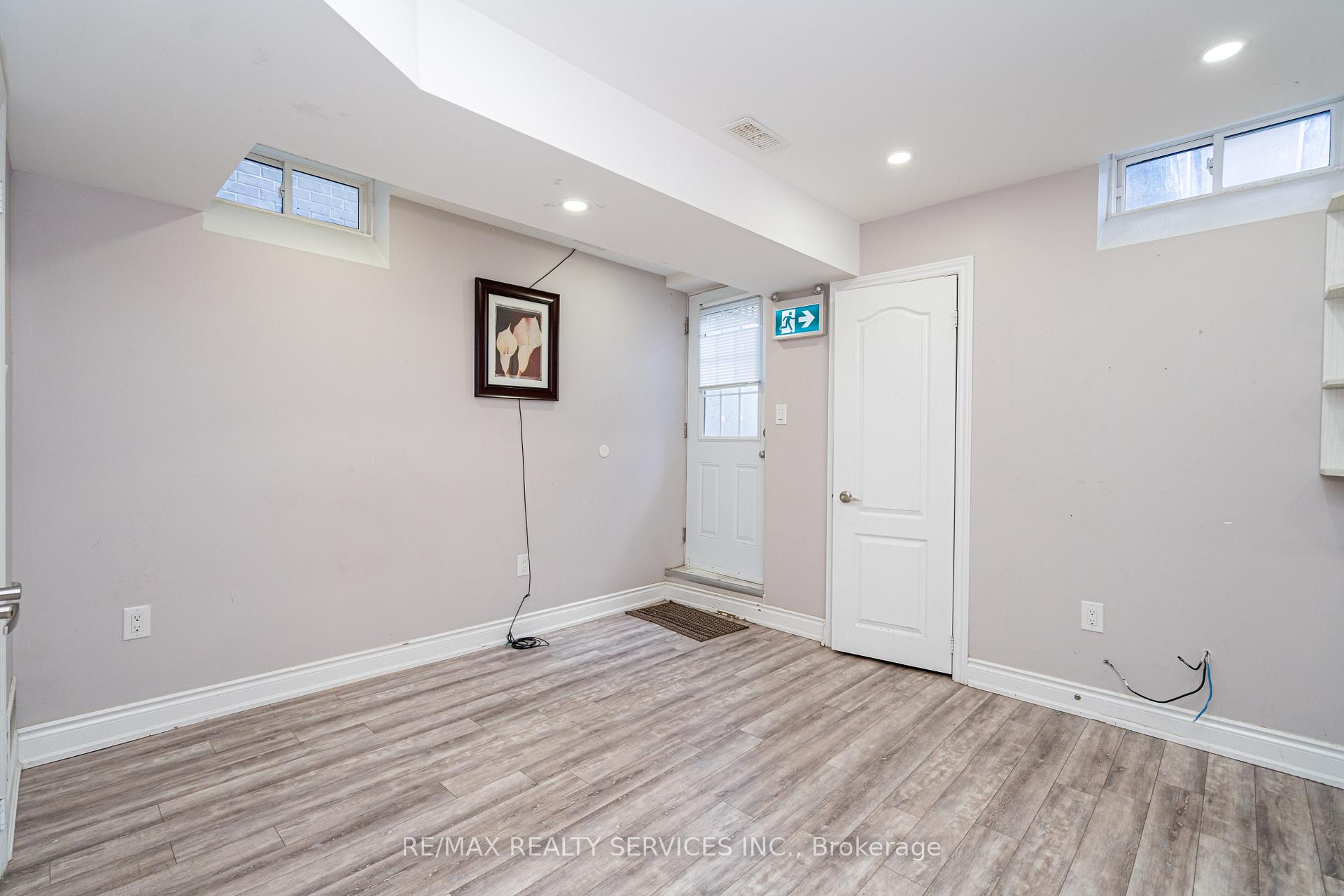 Photo 38 of 438 Royal West Drive, Brampton, Credit Valley — HOMEH