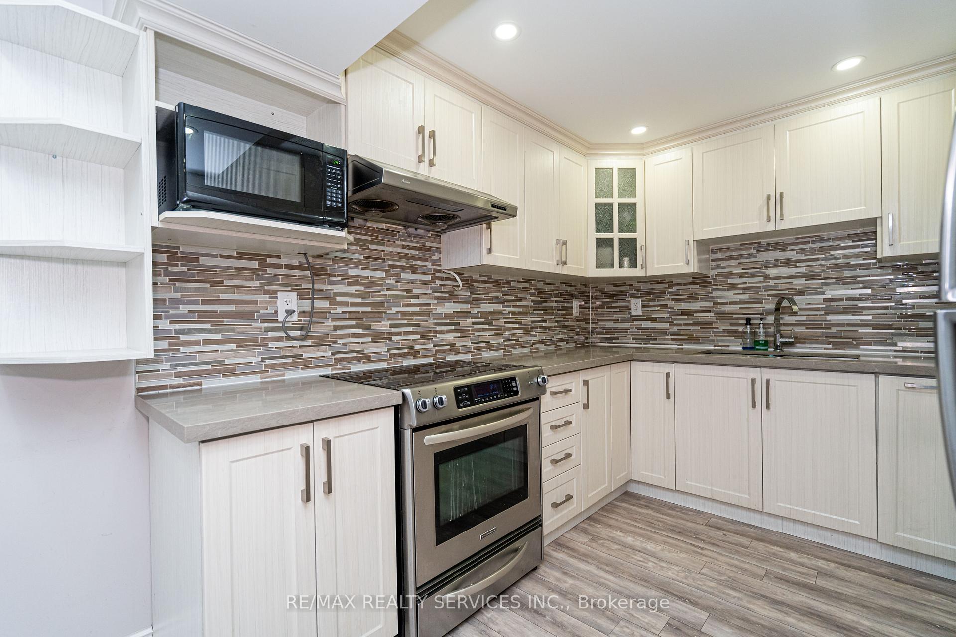 Photo 40 of 438 Royal West Drive, Brampton, Credit Valley — HOMEH