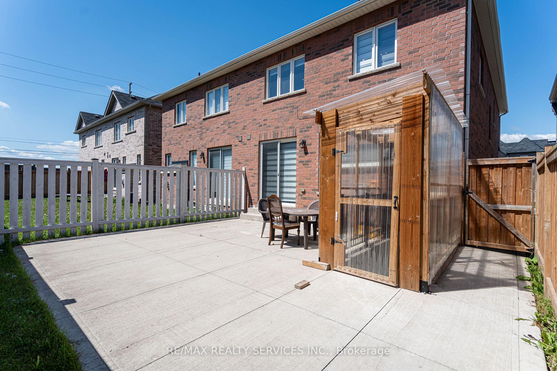 Photo 47 of 438 Royal West Drive, Brampton, Credit Valley — HOMEH