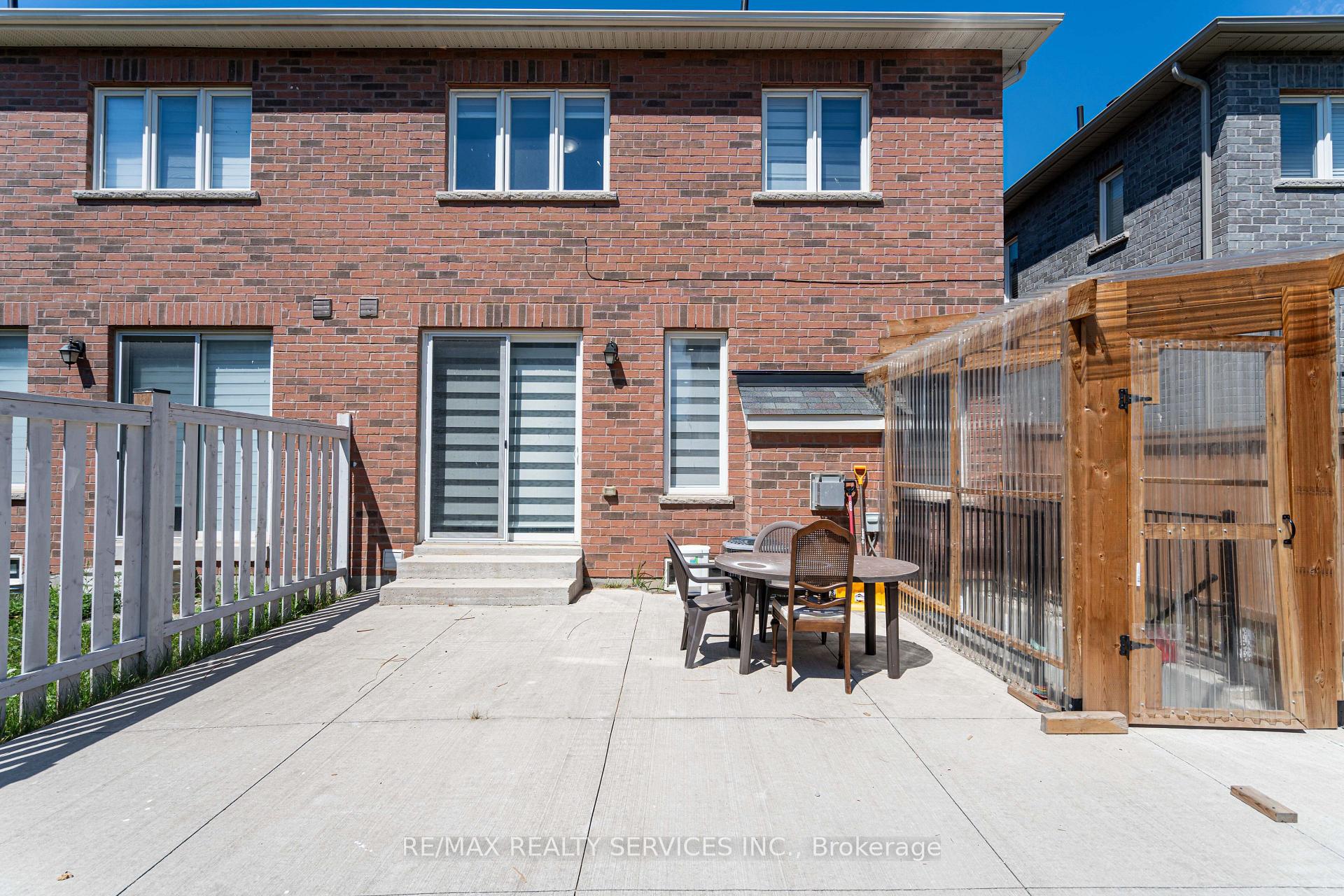 Photo 48 of 438 Royal West Drive, Brampton, Credit Valley — HOMEH