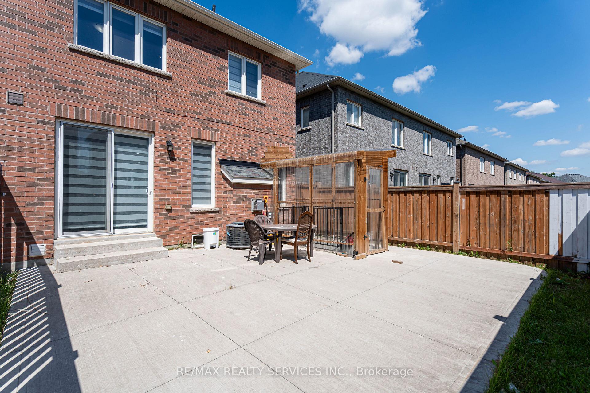 Photo 49 of 438 Royal West Drive, Brampton, Credit Valley — HOMEH