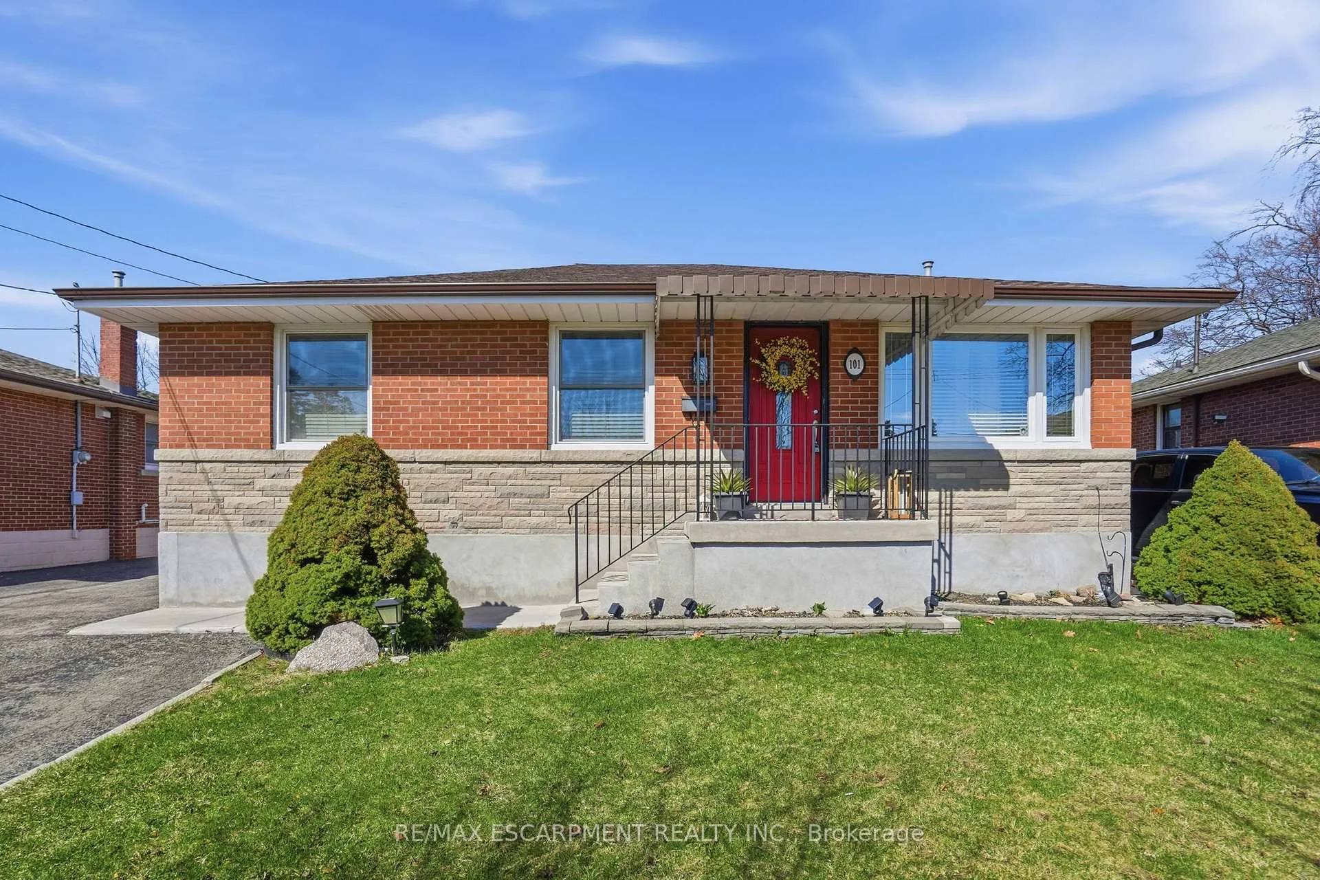 Photo 1 of 101 Organ Crescent, Hamilton, Huntington — HOMEH