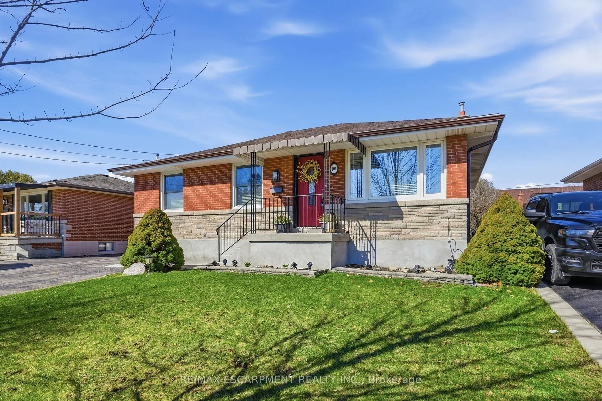Photo 2 of 101 Organ Crescent, Hamilton, Huntington — HOMEH