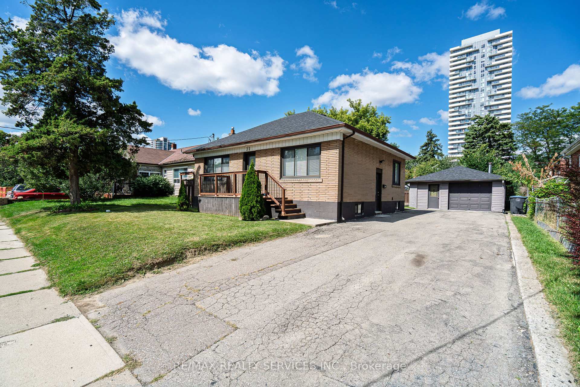 Photo 1 of 32 Eastern Avenue, Brampton, Queen Street Corridor — HOMEH