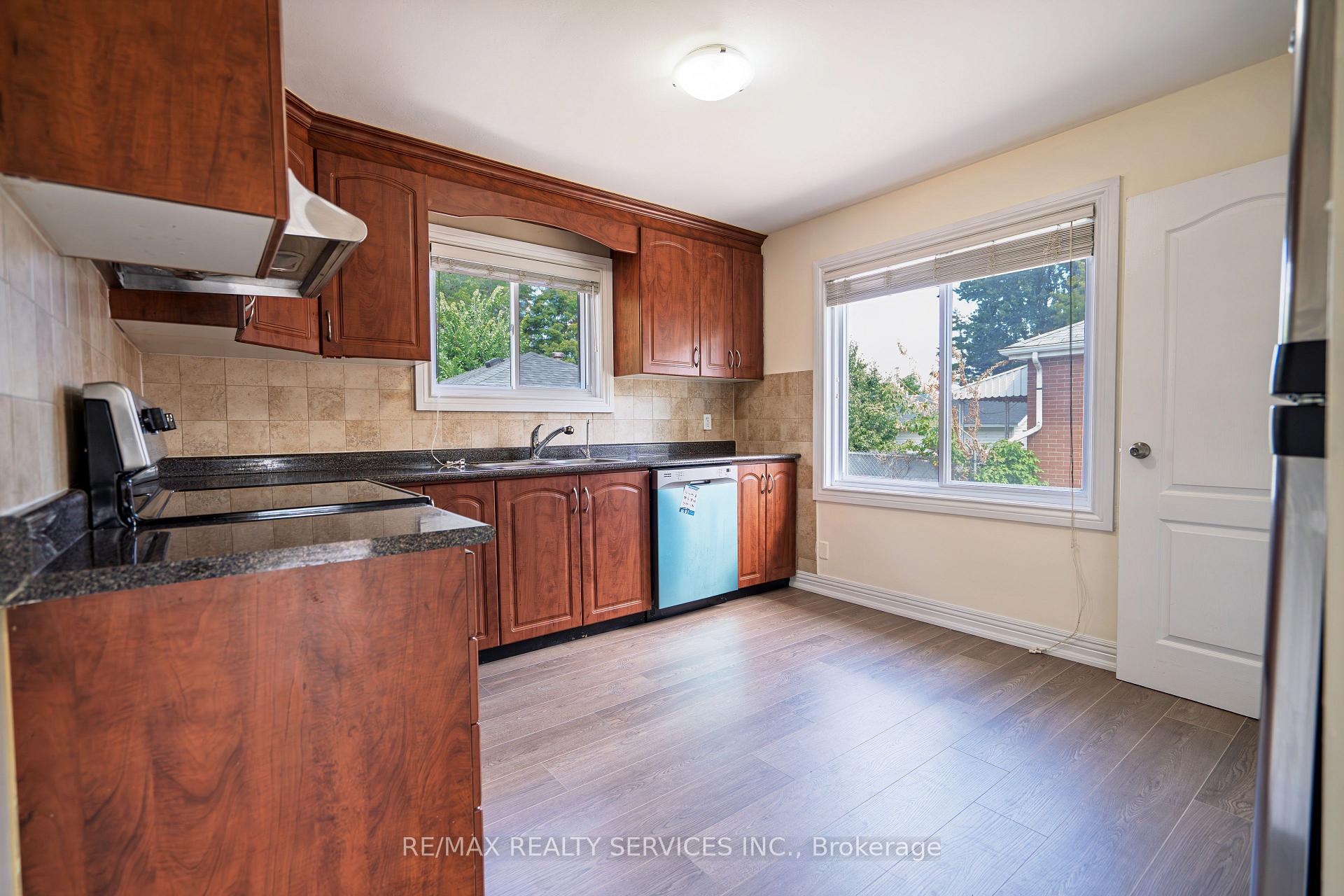Photo 6 of 32 Eastern Avenue, Brampton, Queen Street Corridor — HOMEH