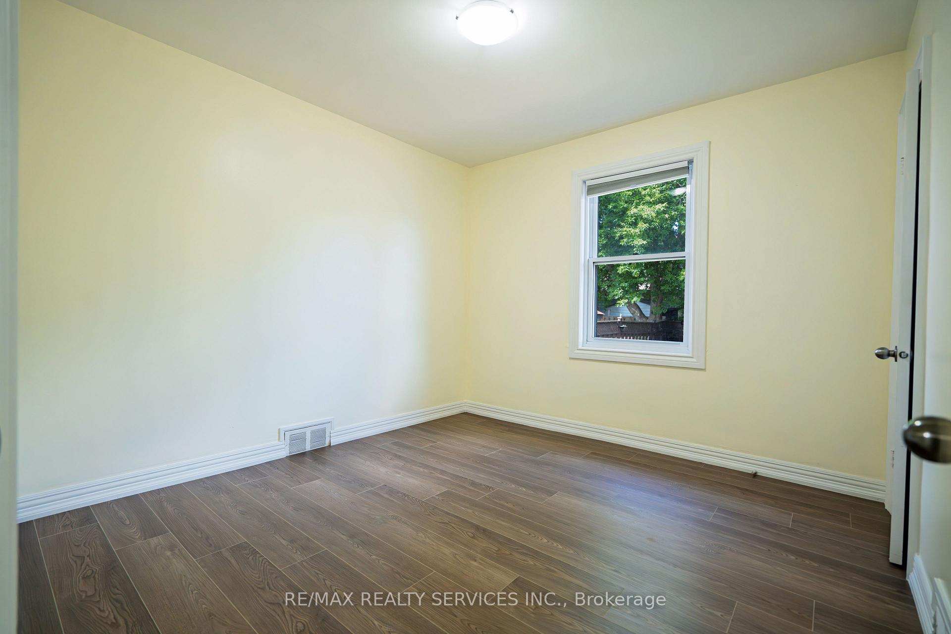 Photo 10 of 32 Eastern Avenue, Brampton, Queen Street Corridor — HOMEH