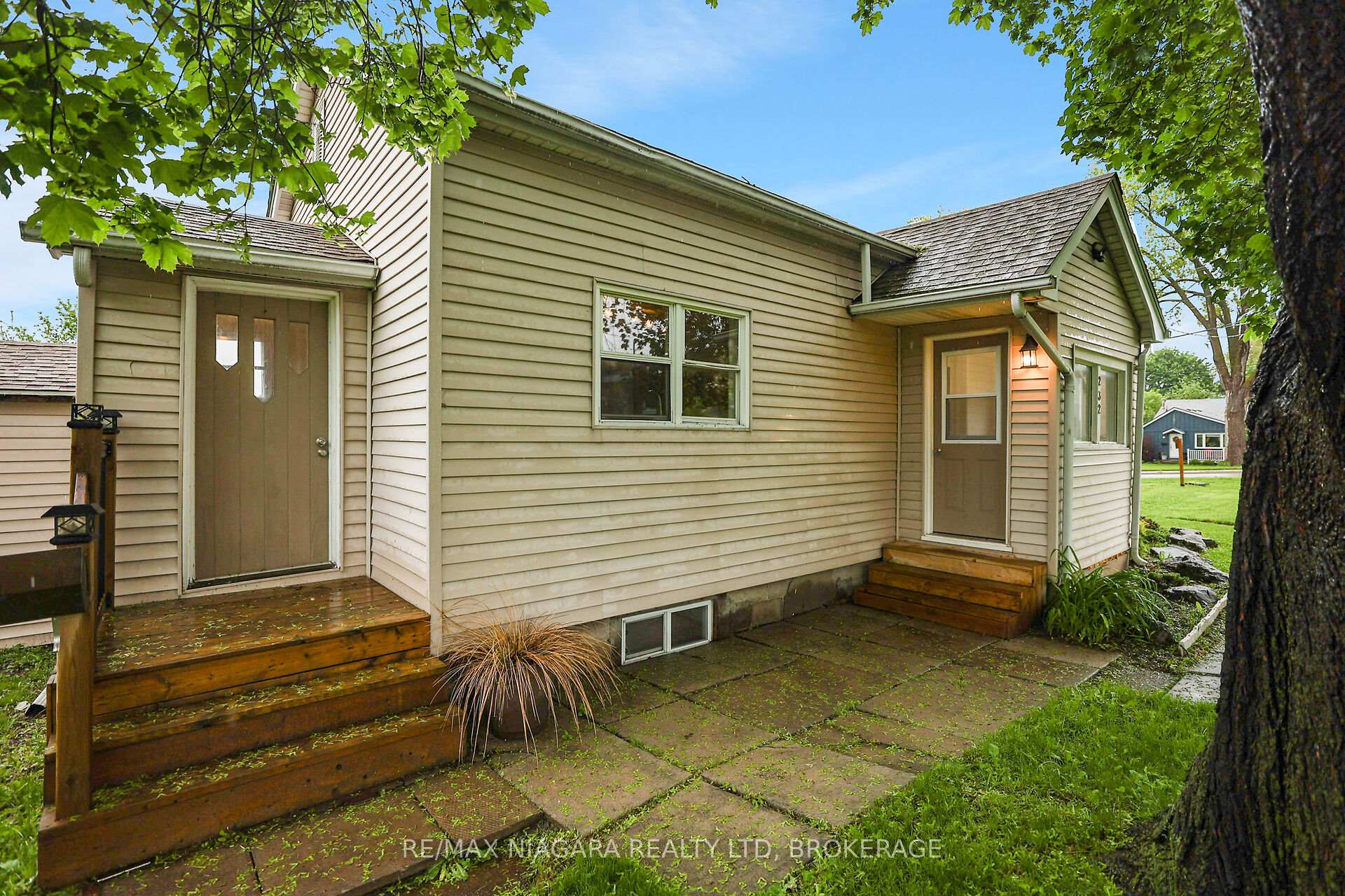Photo 2 of 232 Merritt Street, St. Catharines, Burleigh Hill — HOMEH