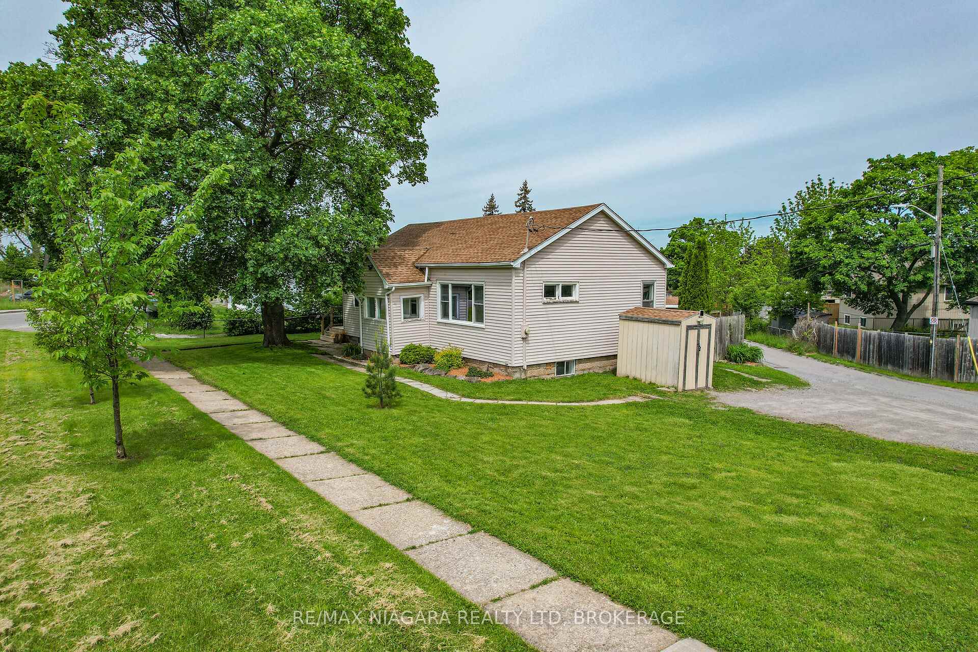 Photo 6 of 232 Merritt Street, St. Catharines, Burleigh Hill — HOMEH