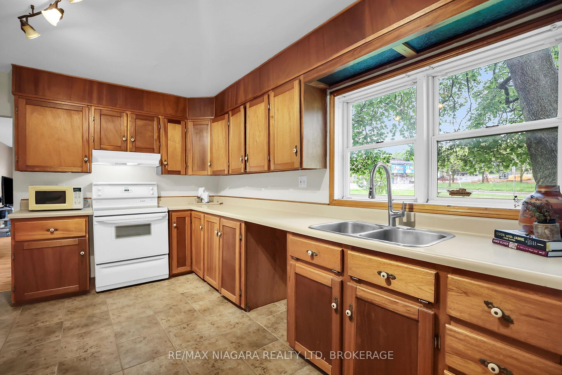 Photo 18 of 232 Merritt Street, St. Catharines, Burleigh Hill — HOMEH