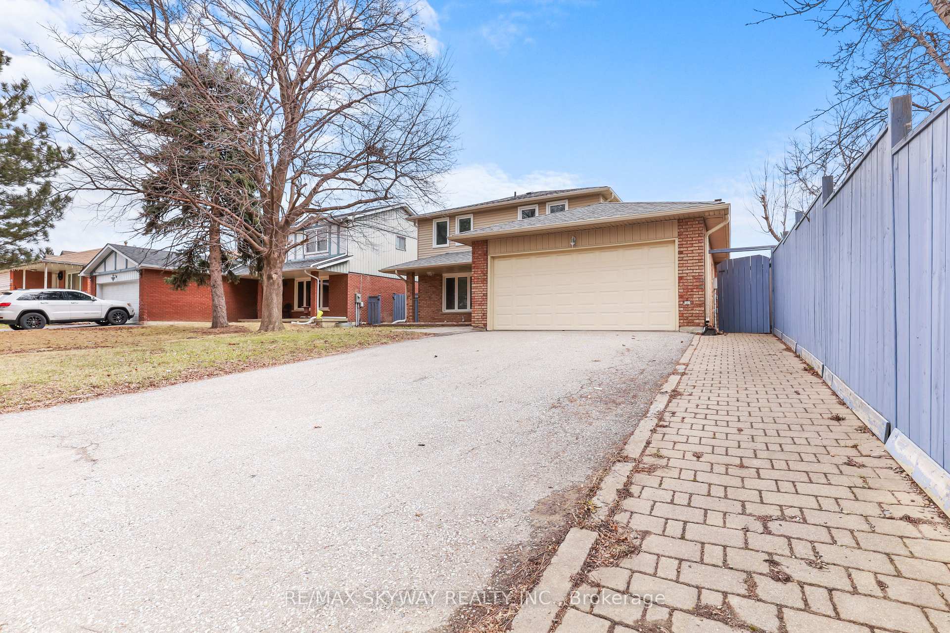 Photo 5 of 19 Mackay Street N, Brampton, Central Park — HOMEH