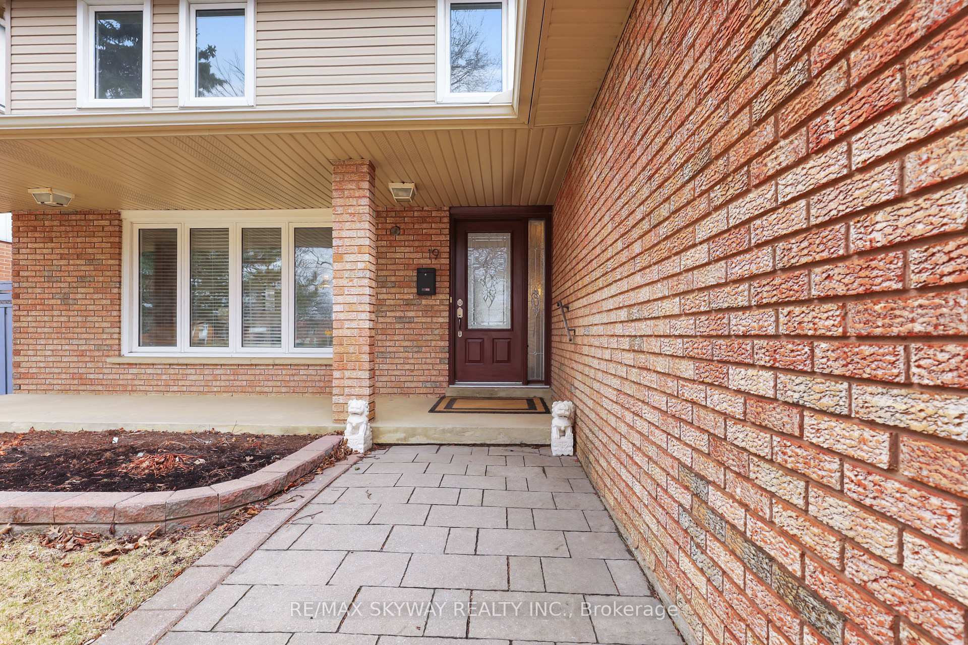 Photo 6 of 19 Mackay Street N, Brampton, Central Park — HOMEH
