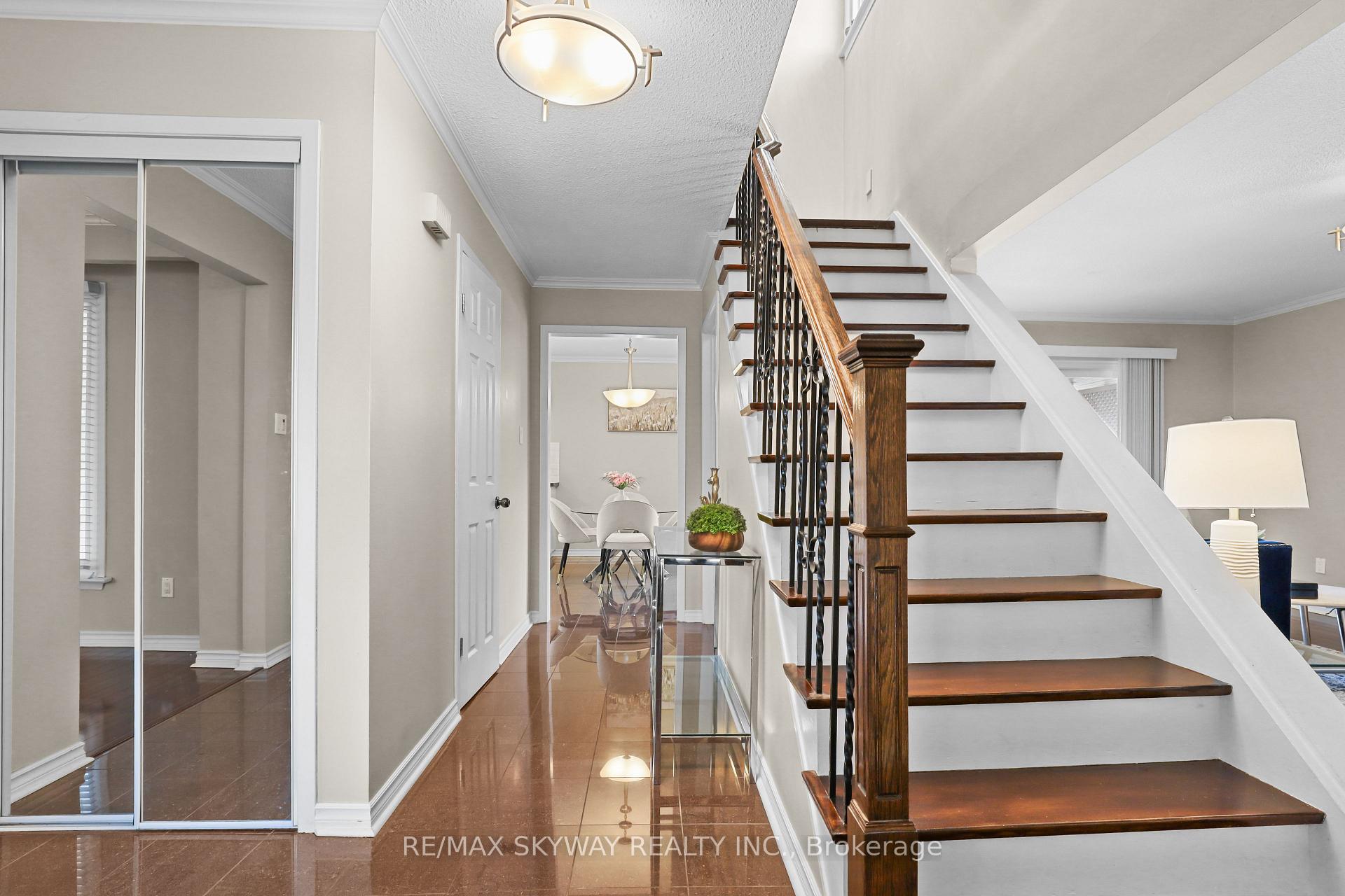 Photo 7 of 19 Mackay Street N, Brampton, Central Park — HOMEH