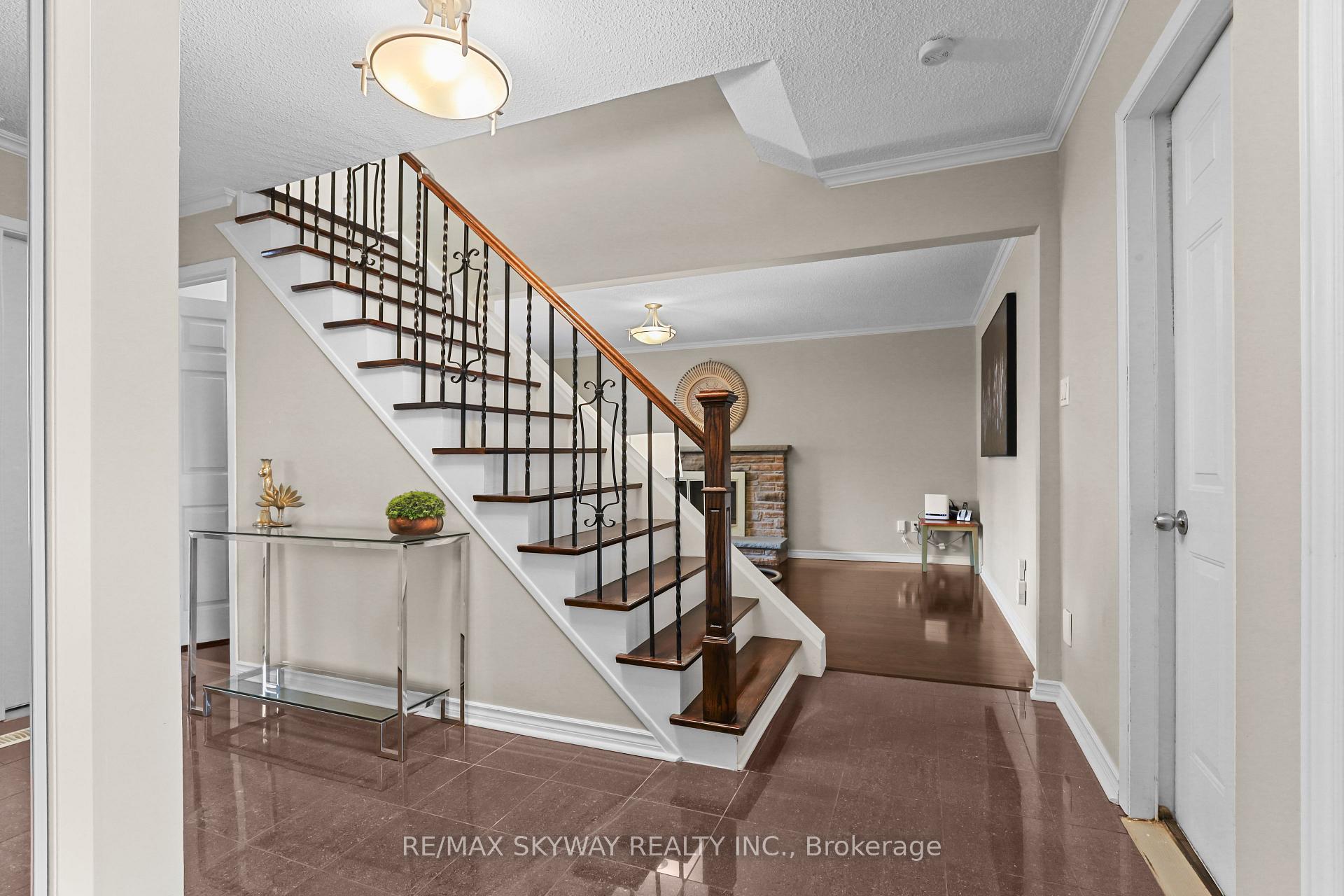 Photo 8 of 19 Mackay Street N, Brampton, Central Park — HOMEH