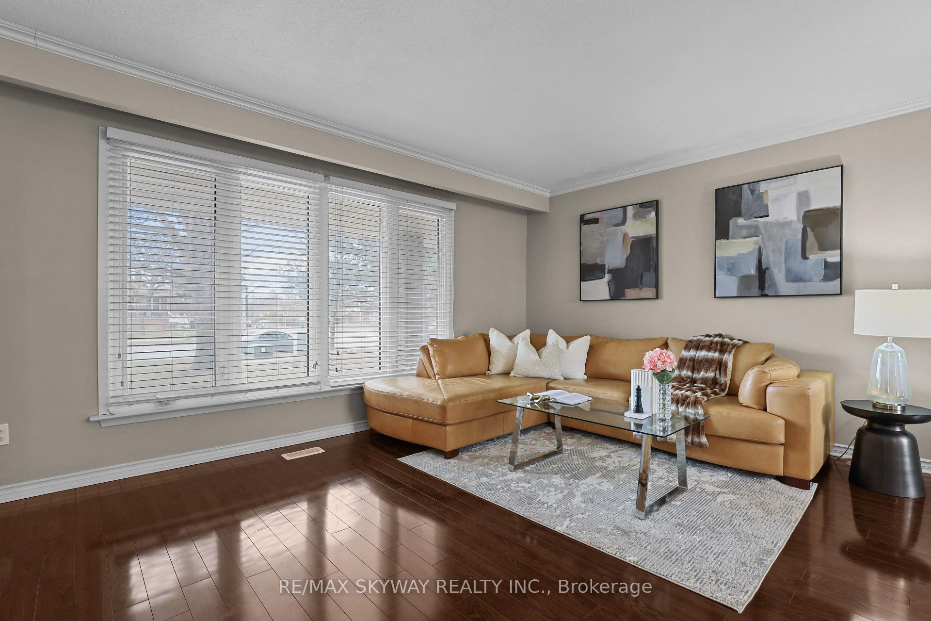 Photo 9 of 19 Mackay Street N, Brampton, Central Park — HOMEH