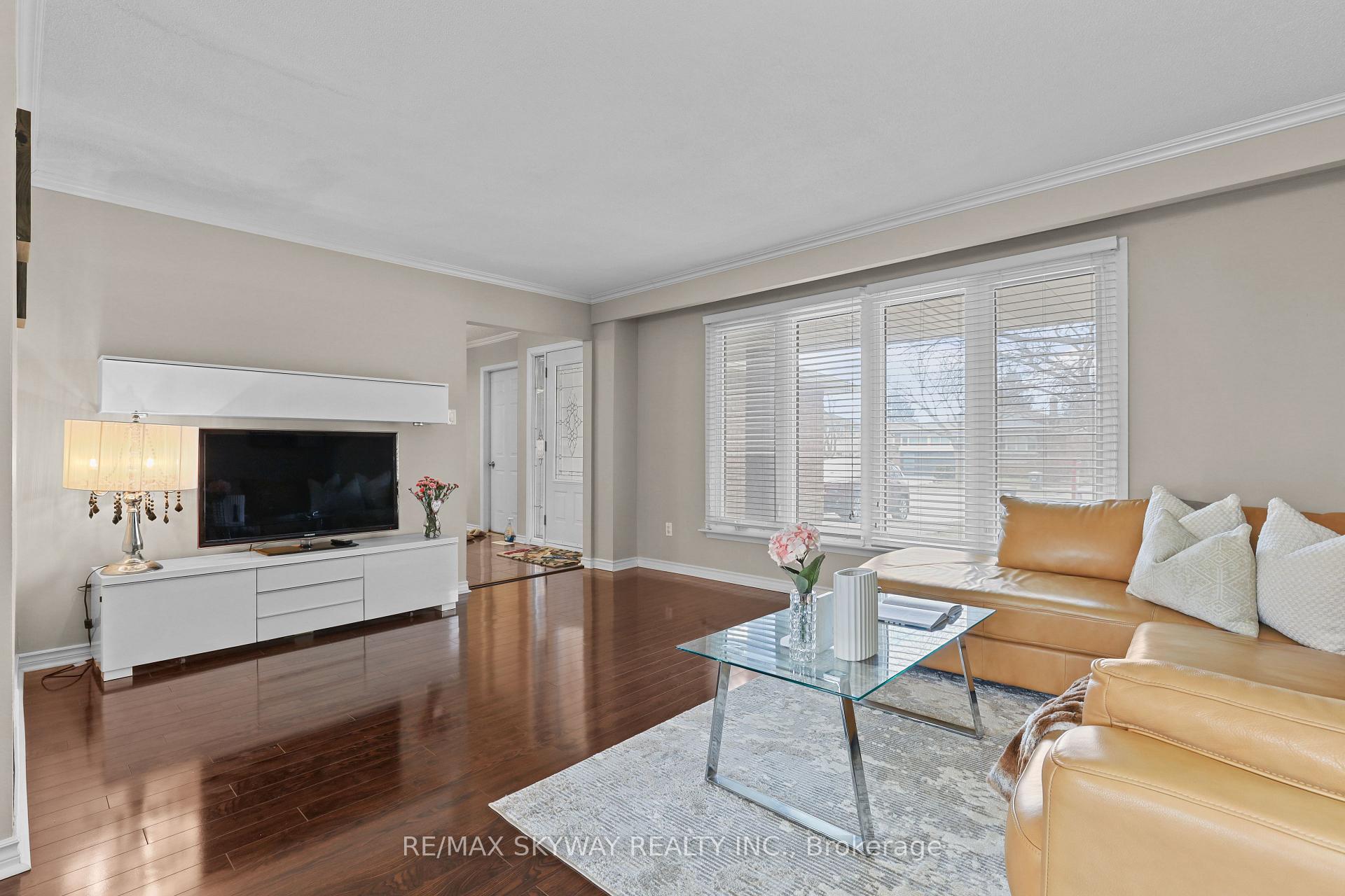 Photo 10 of 19 Mackay Street N, Brampton, Central Park — HOMEH