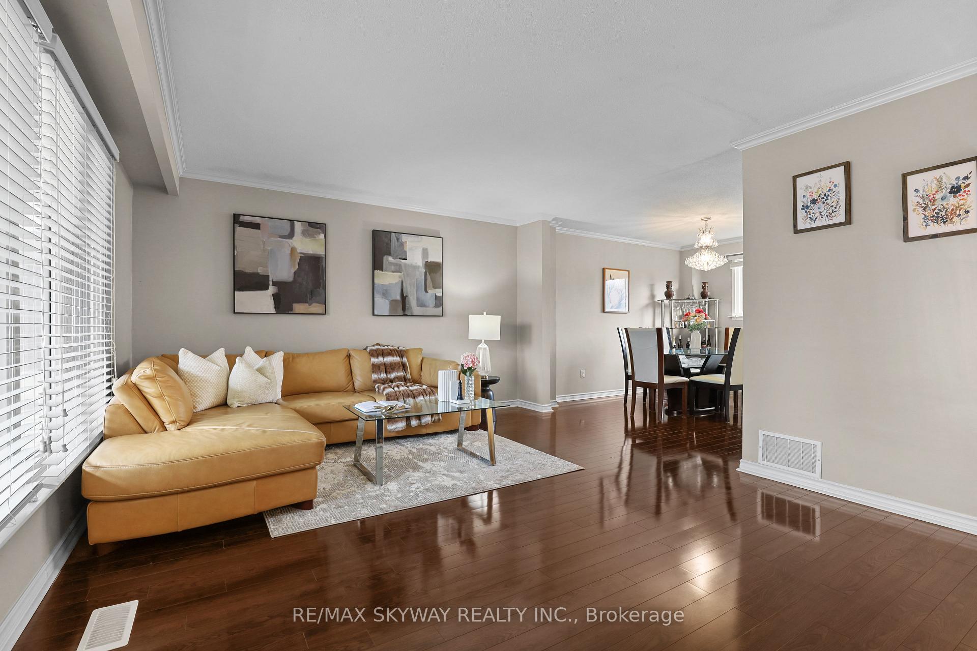 Photo 11 of 19 Mackay Street N, Brampton, Central Park — HOMEH