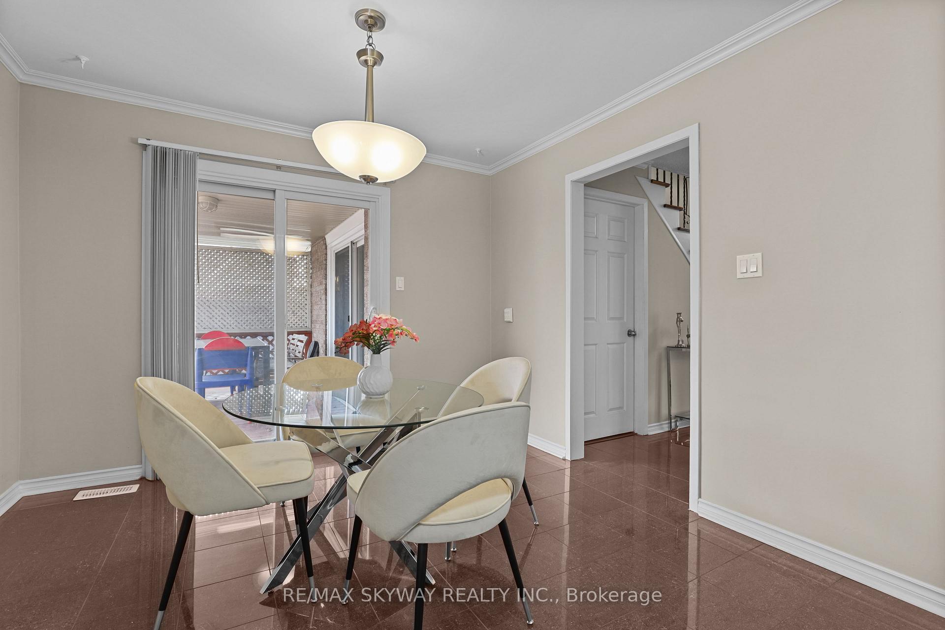 Photo 15 of 19 Mackay Street N, Brampton, Central Park — HOMEH