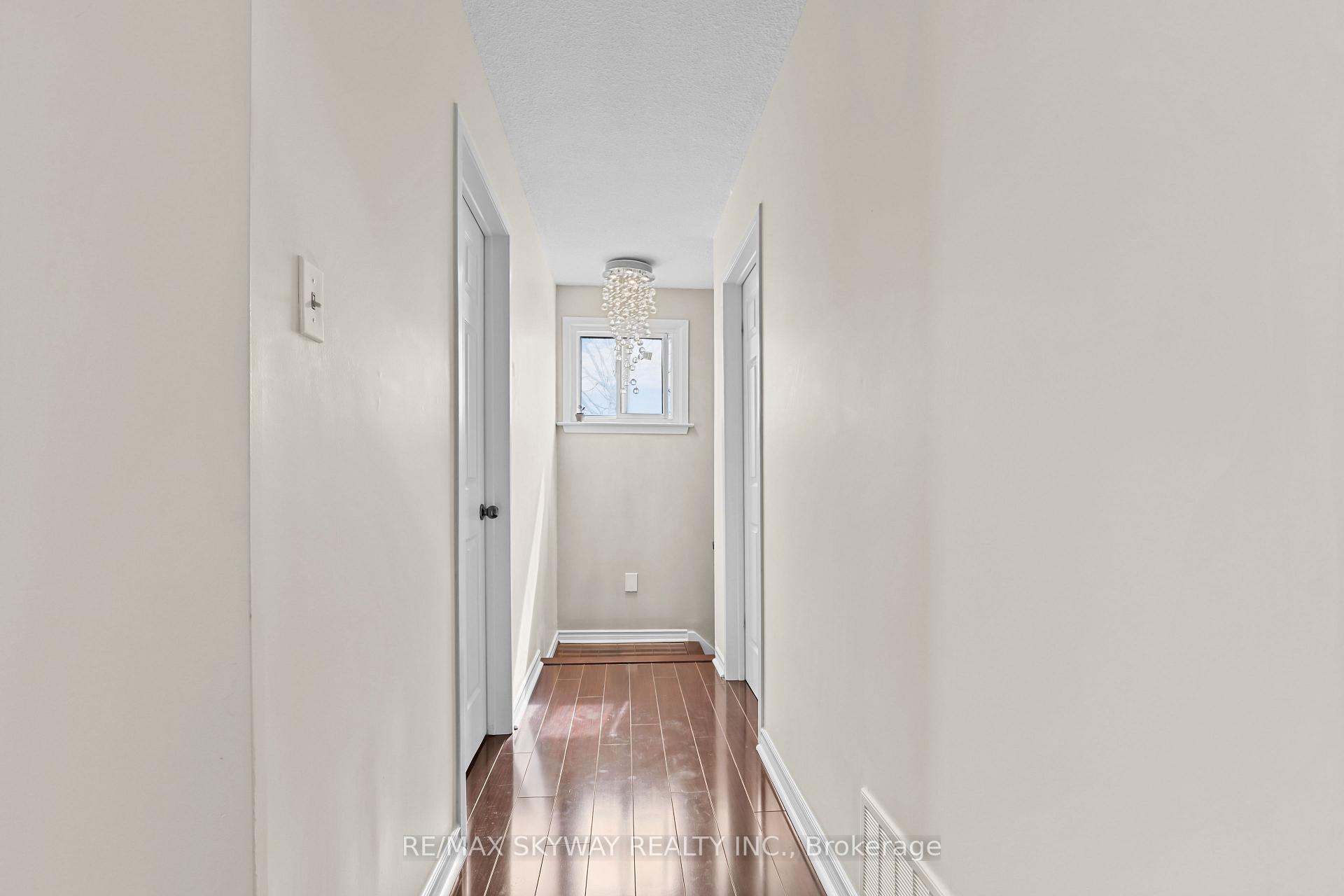 Photo 22 of 19 Mackay Street N, Brampton, Central Park — HOMEH