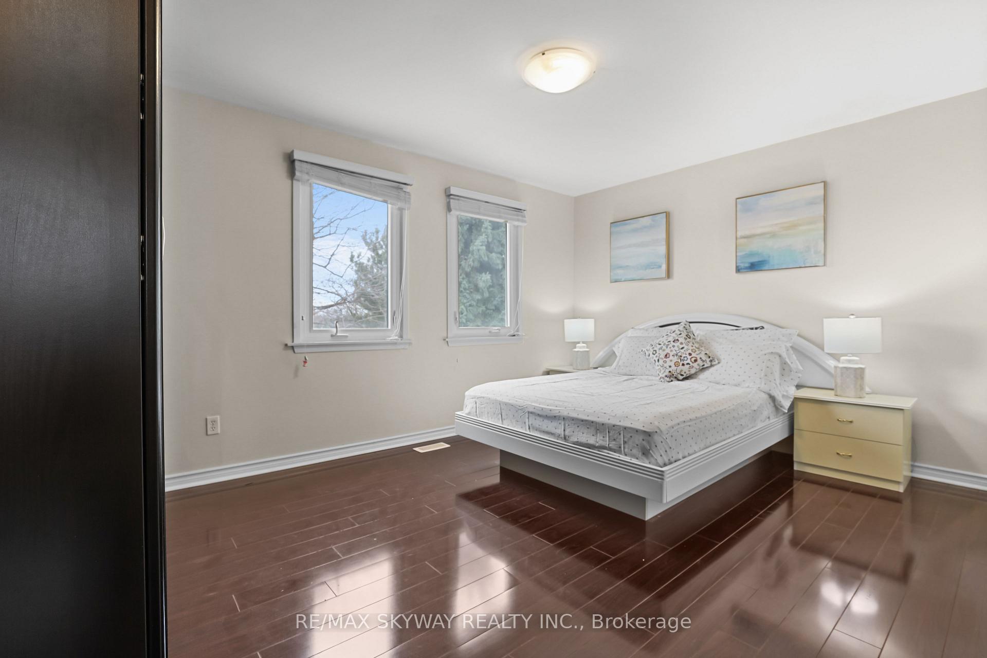 Photo 23 of 19 Mackay Street N, Brampton, Central Park — HOMEH