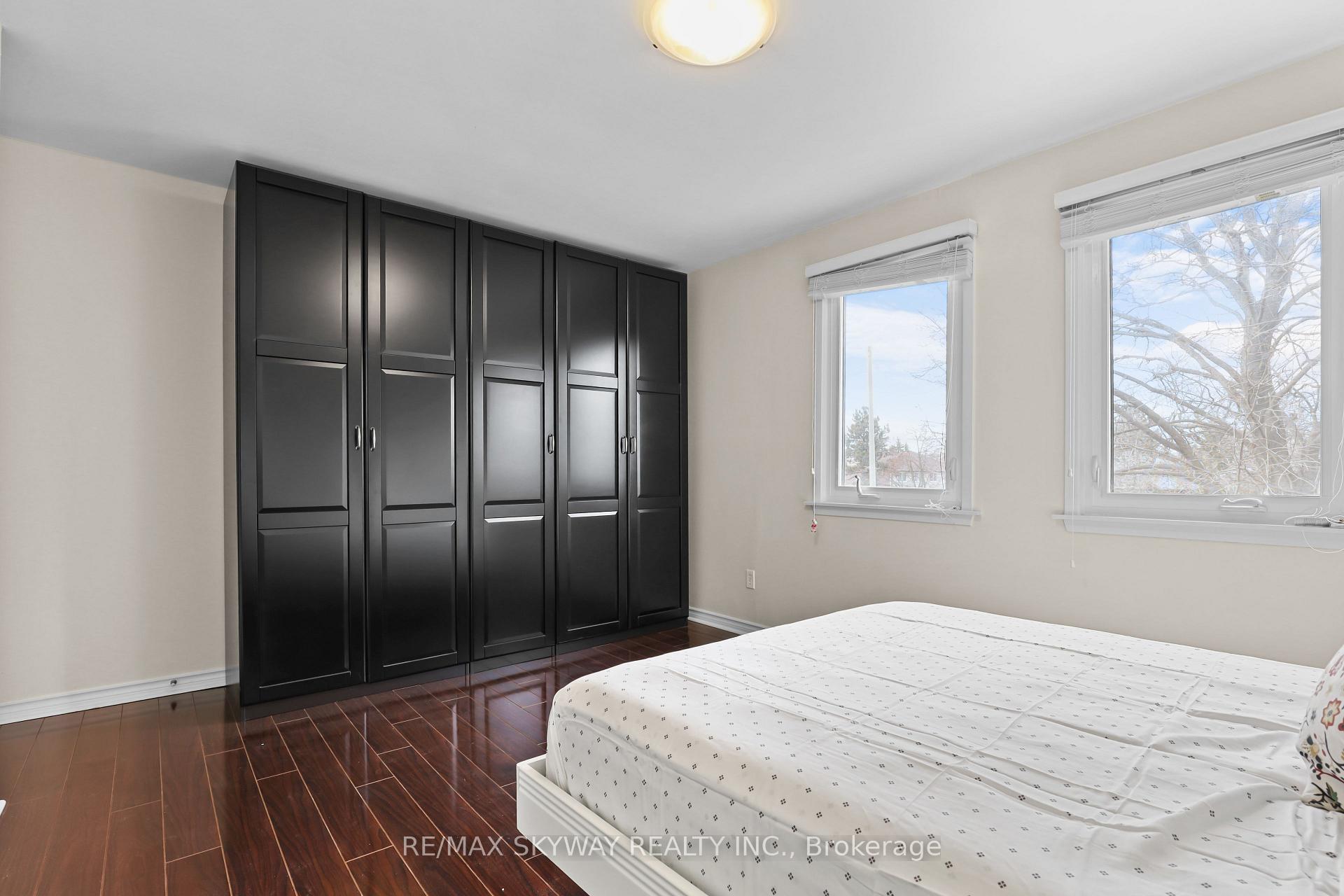 Photo 24 of 19 Mackay Street N, Brampton, Central Park — HOMEH