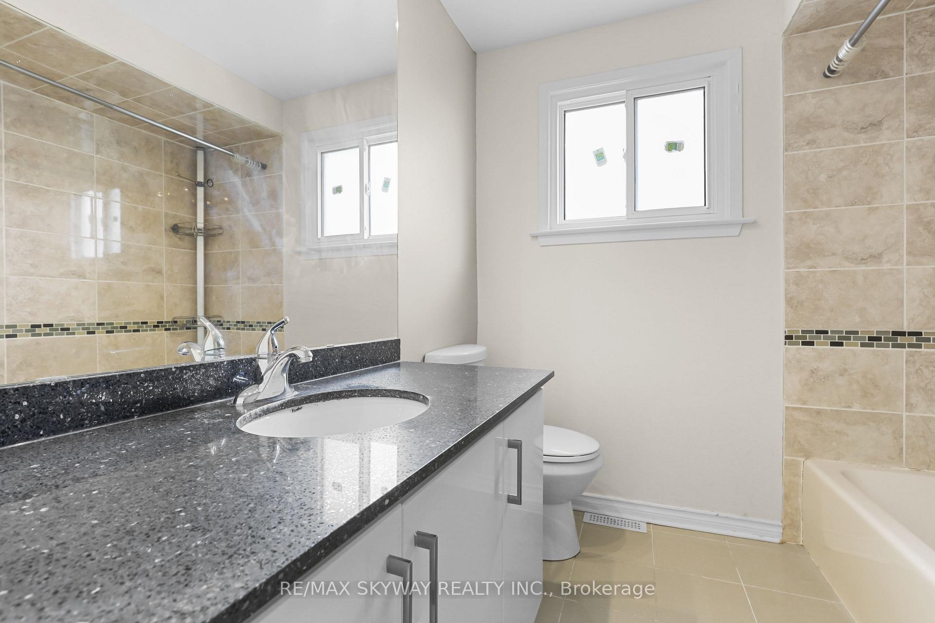 Photo 25 of 19 Mackay Street N, Brampton, Central Park — HOMEH