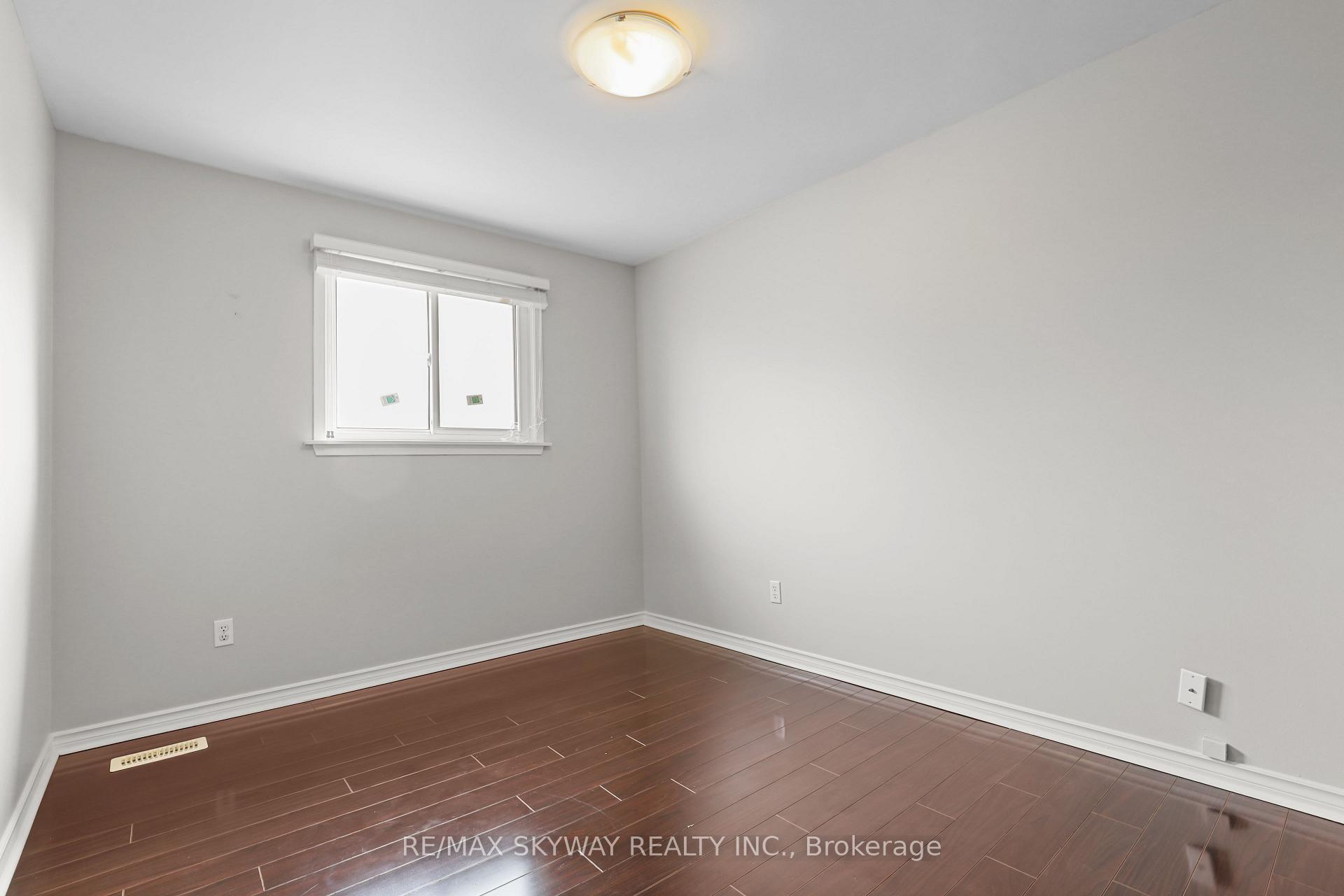 Photo 28 of 19 Mackay Street N, Brampton, Central Park — HOMEH