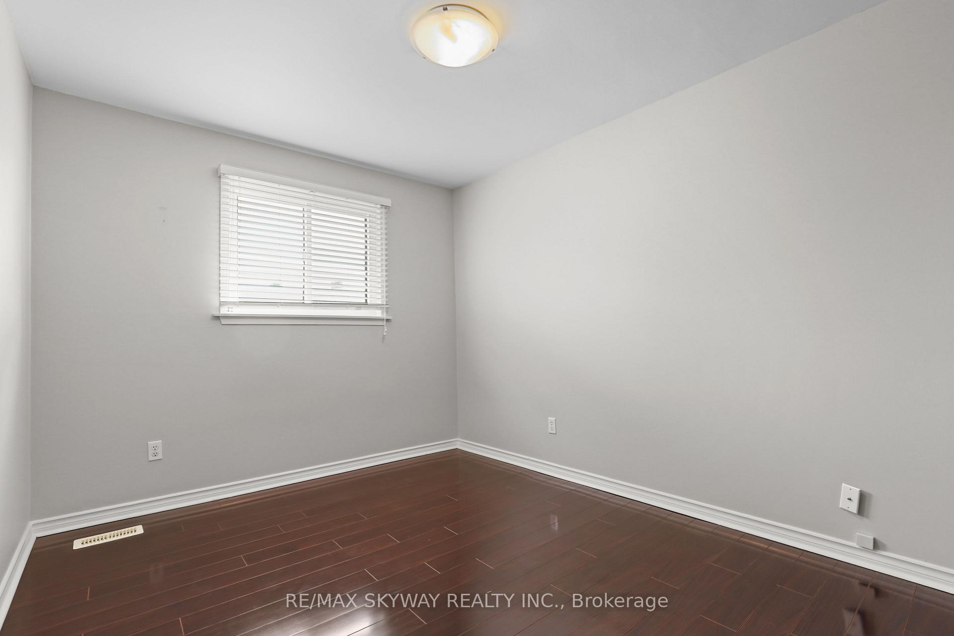 Photo 29 of 19 Mackay Street N, Brampton, Central Park — HOMEH