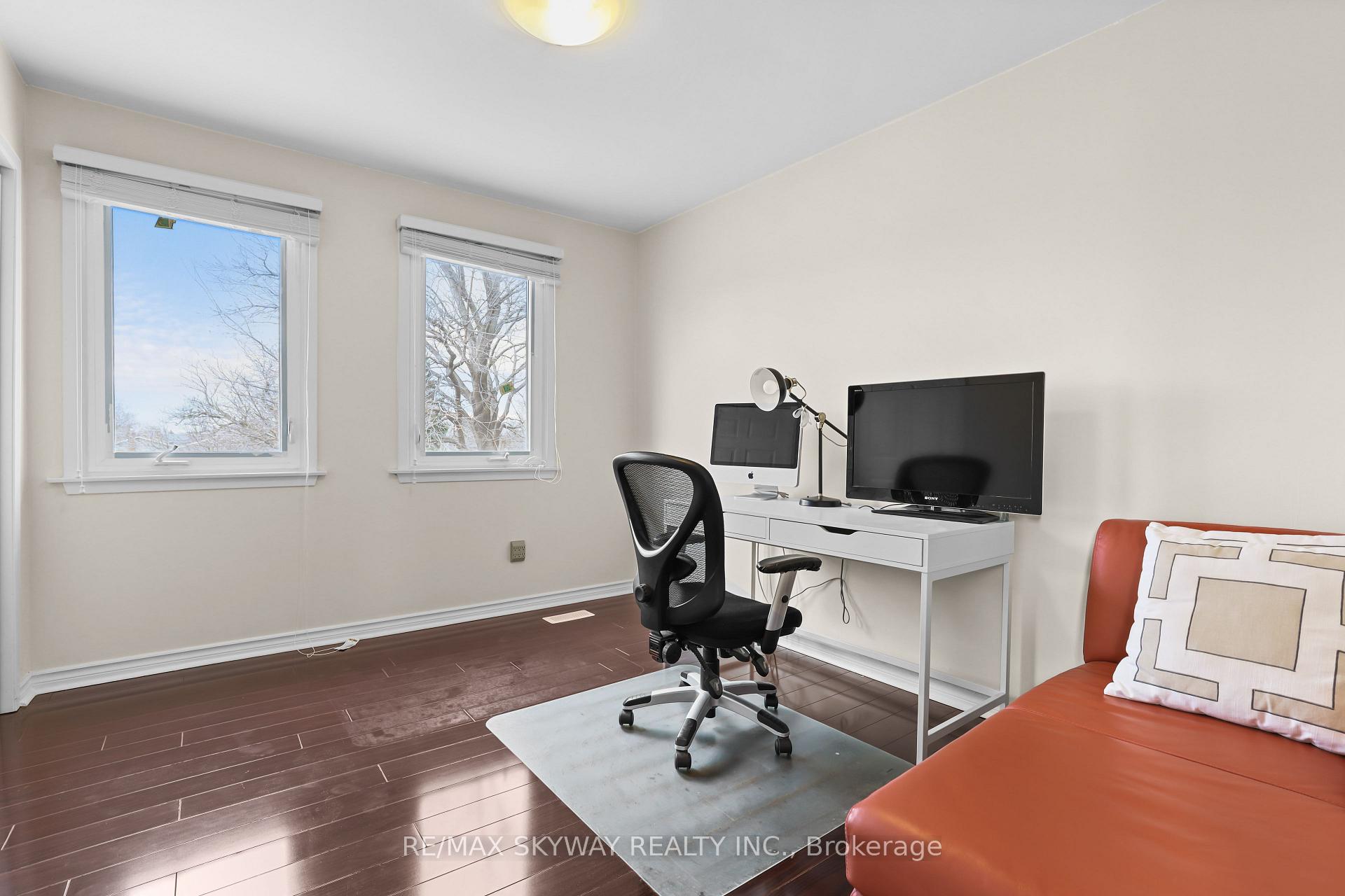 Photo 30 of 19 Mackay Street N, Brampton, Central Park — HOMEH