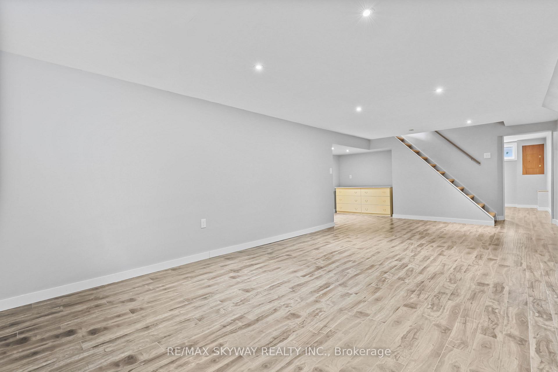 Photo 31 of 19 Mackay Street N, Brampton, Central Park — HOMEH
