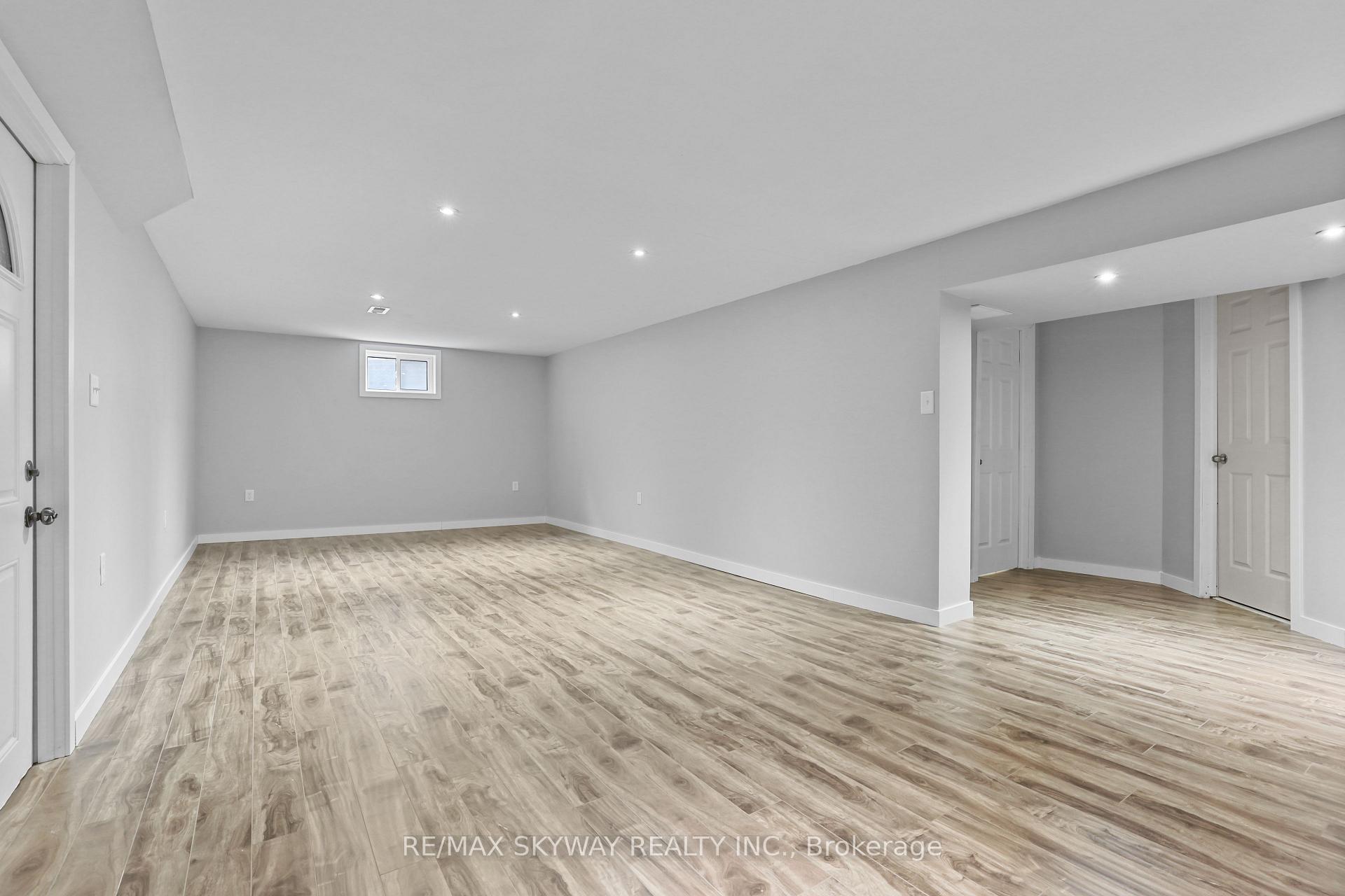 Photo 32 of 19 Mackay Street N, Brampton, Central Park — HOMEH