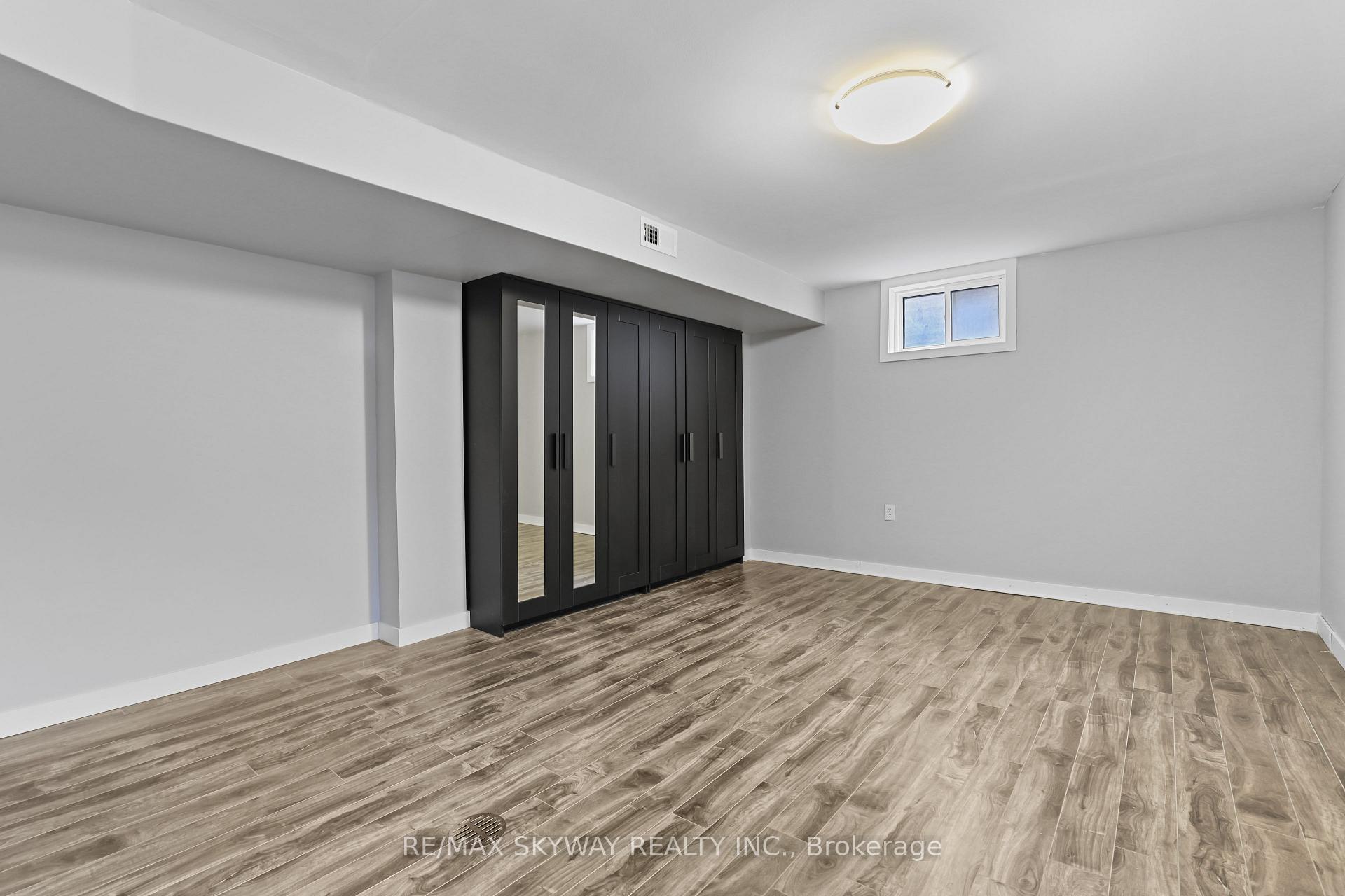 Photo 33 of 19 Mackay Street N, Brampton, Central Park — HOMEH