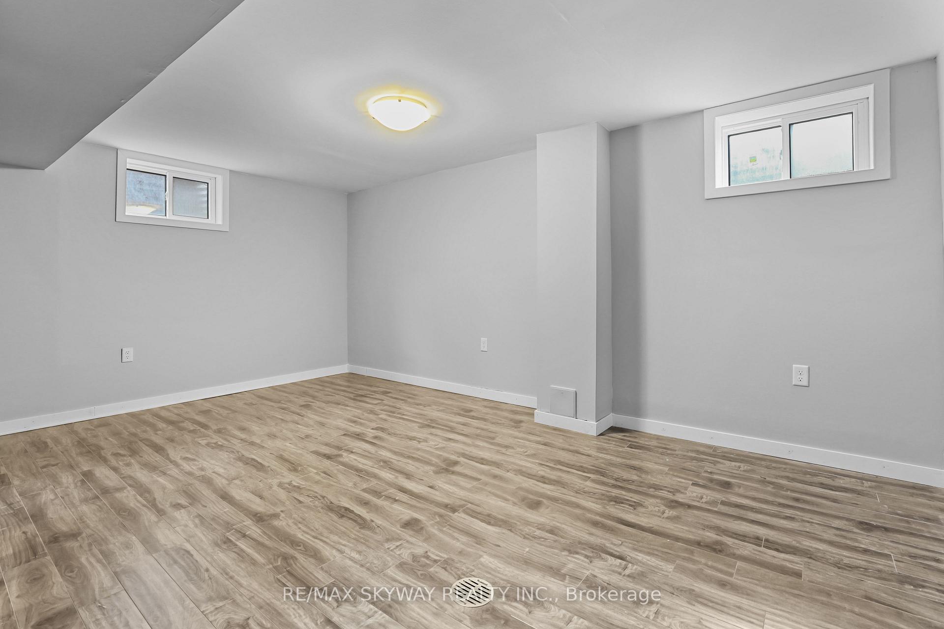 Photo 34 of 19 Mackay Street N, Brampton, Central Park — HOMEH