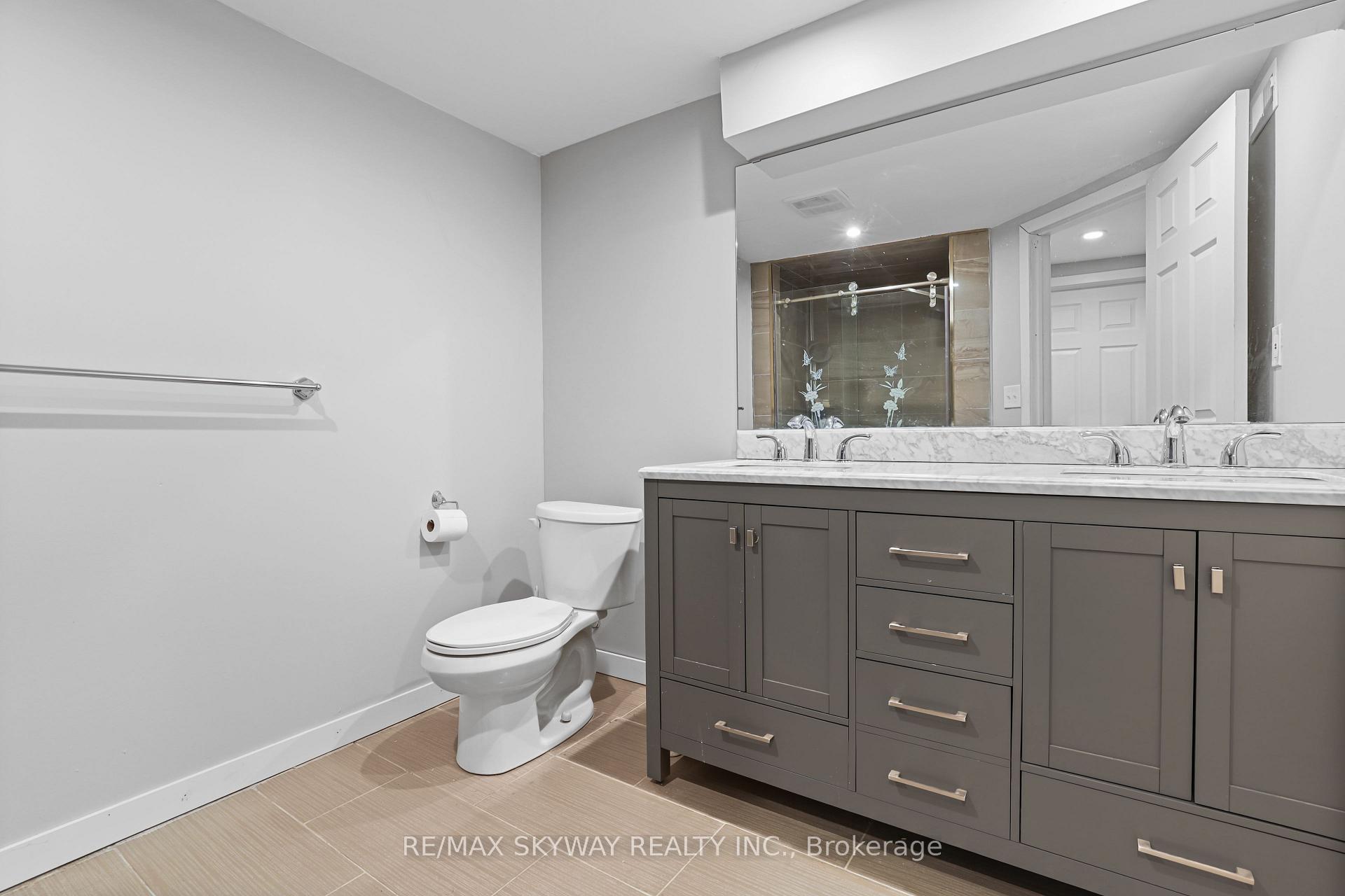 Photo 37 of 19 Mackay Street N, Brampton, Central Park — HOMEH