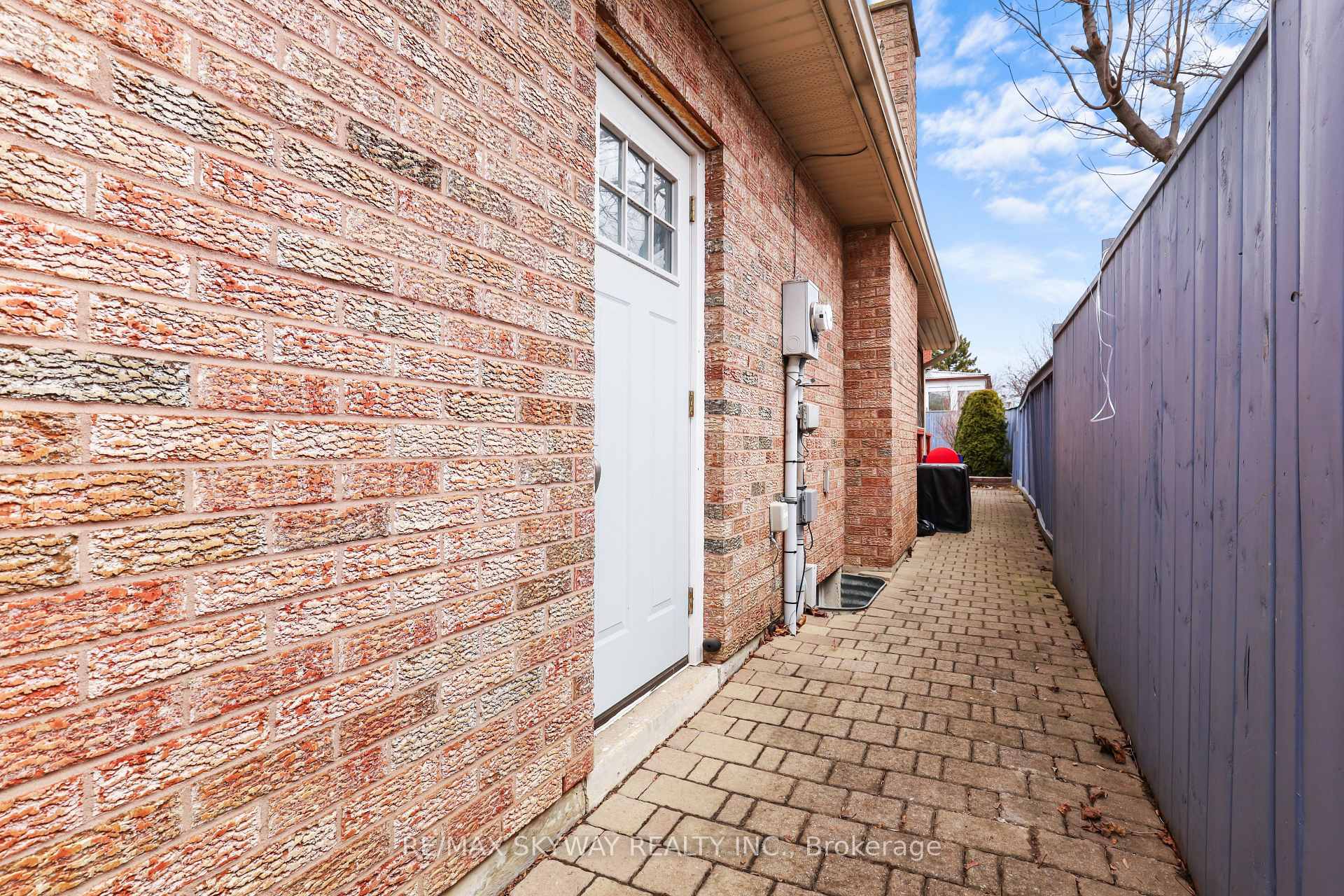Photo 40 of 19 Mackay Street N, Brampton, Central Park — HOMEH