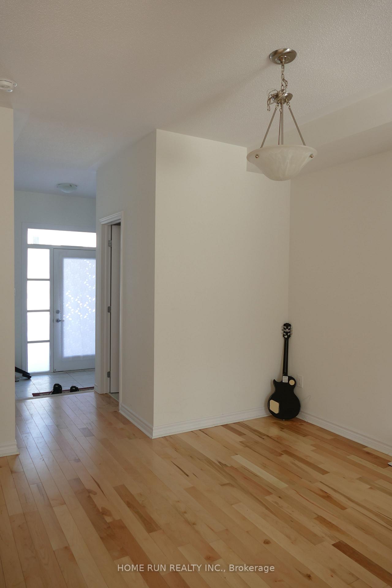 Photo 3 of 623 Lauraleaf Crescent, Ottawa, Barrhaven - Half Moon Bay — HOMEH
