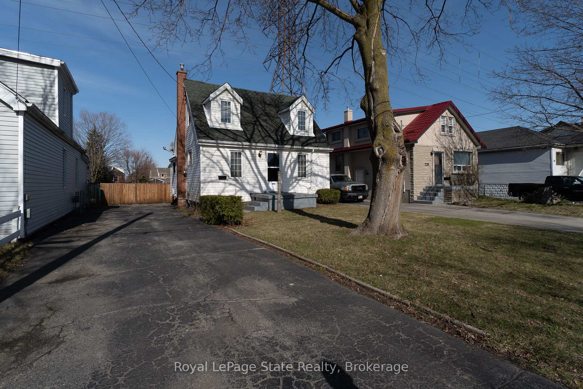 Photo 2 of 224 Cochrane Road, Hamilton, Bartonville — HOMEH