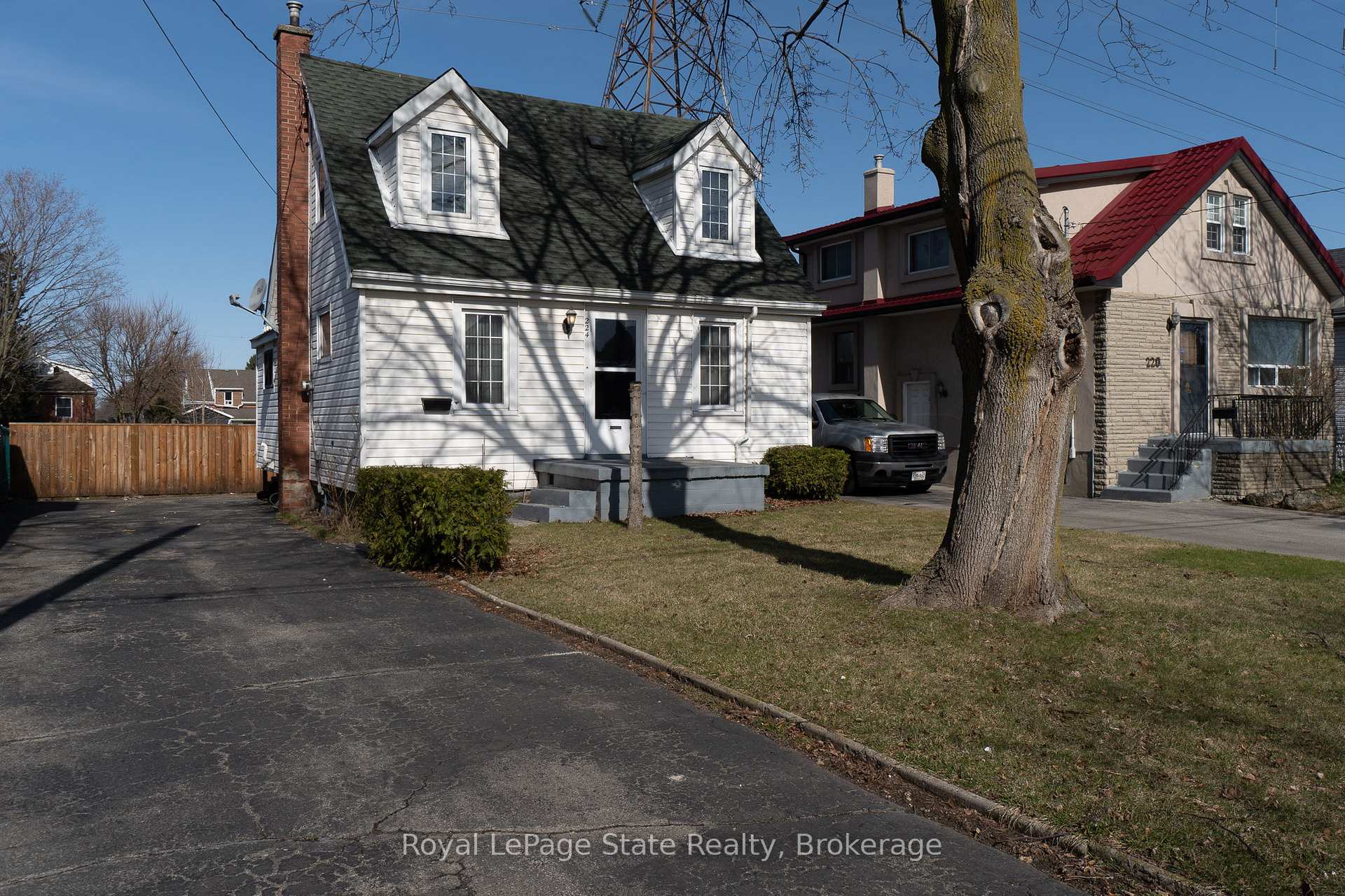 Photo 3 of 224 Cochrane Road, Hamilton, Bartonville — HOMEH