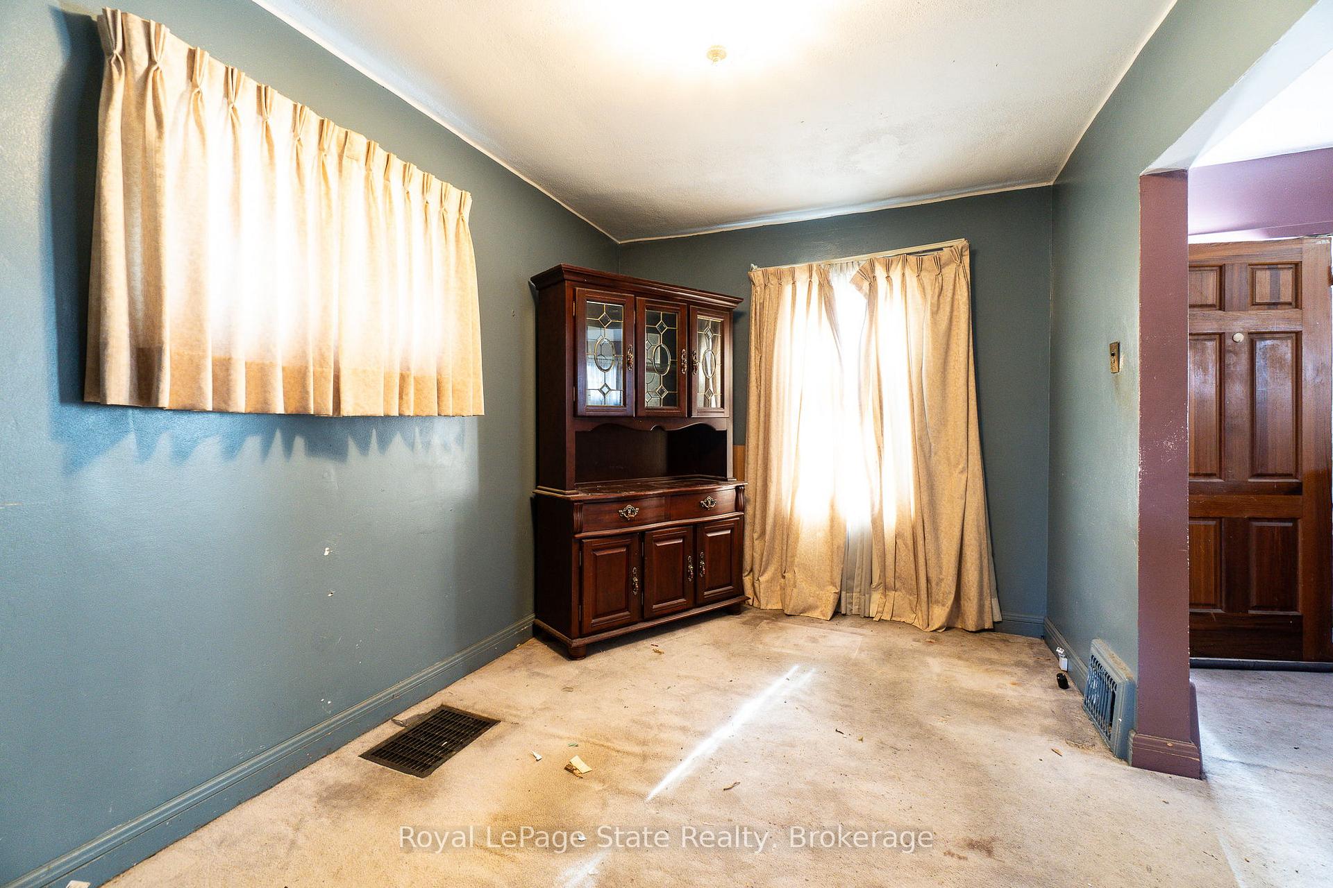 Photo 10 of 224 Cochrane Road, Hamilton, Bartonville — HOMEH