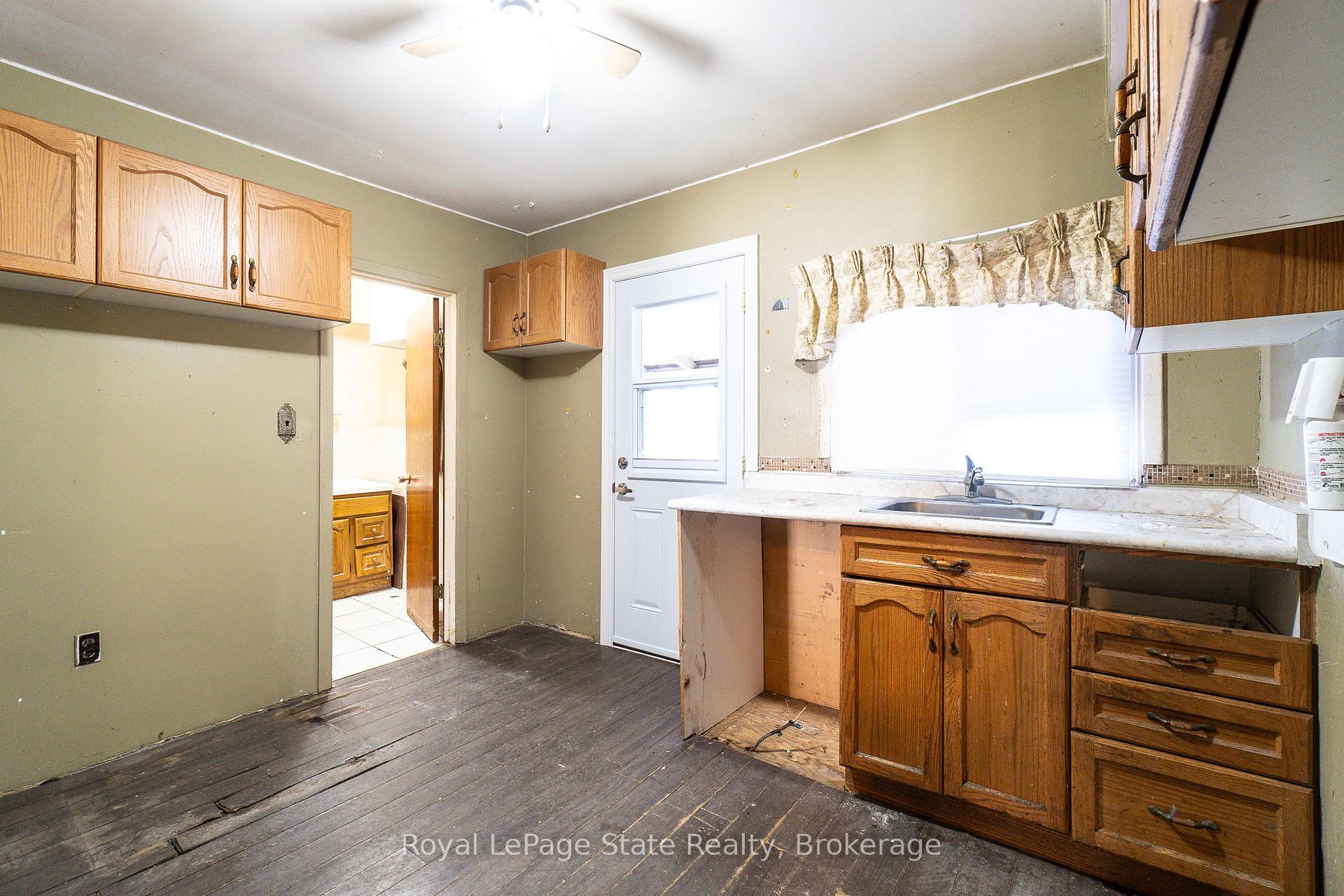 Photo 12 of 224 Cochrane Road, Hamilton, Bartonville — HOMEH