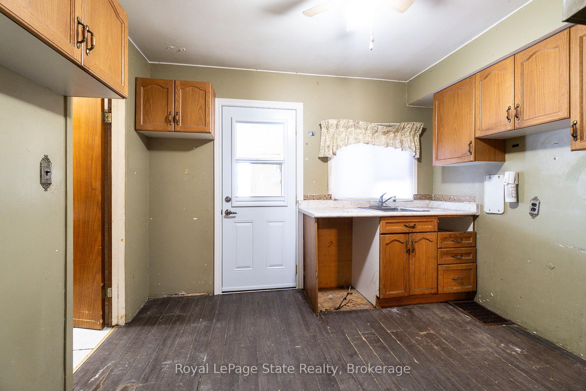 Photo 13 of 224 Cochrane Road, Hamilton, Bartonville — HOMEH