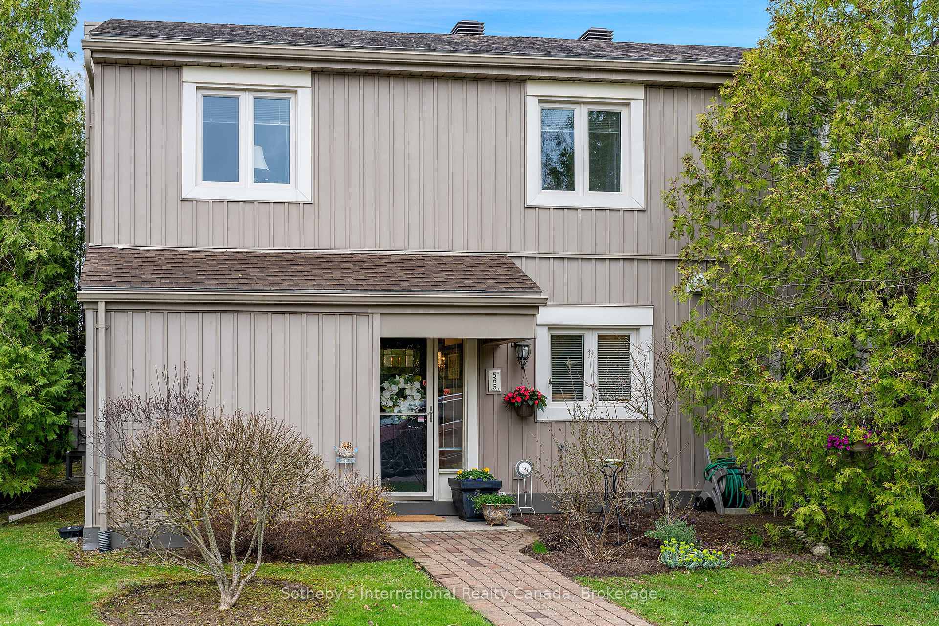 Photo 2 of 565 Oxbow Crescent, Collingwood — HOMEH