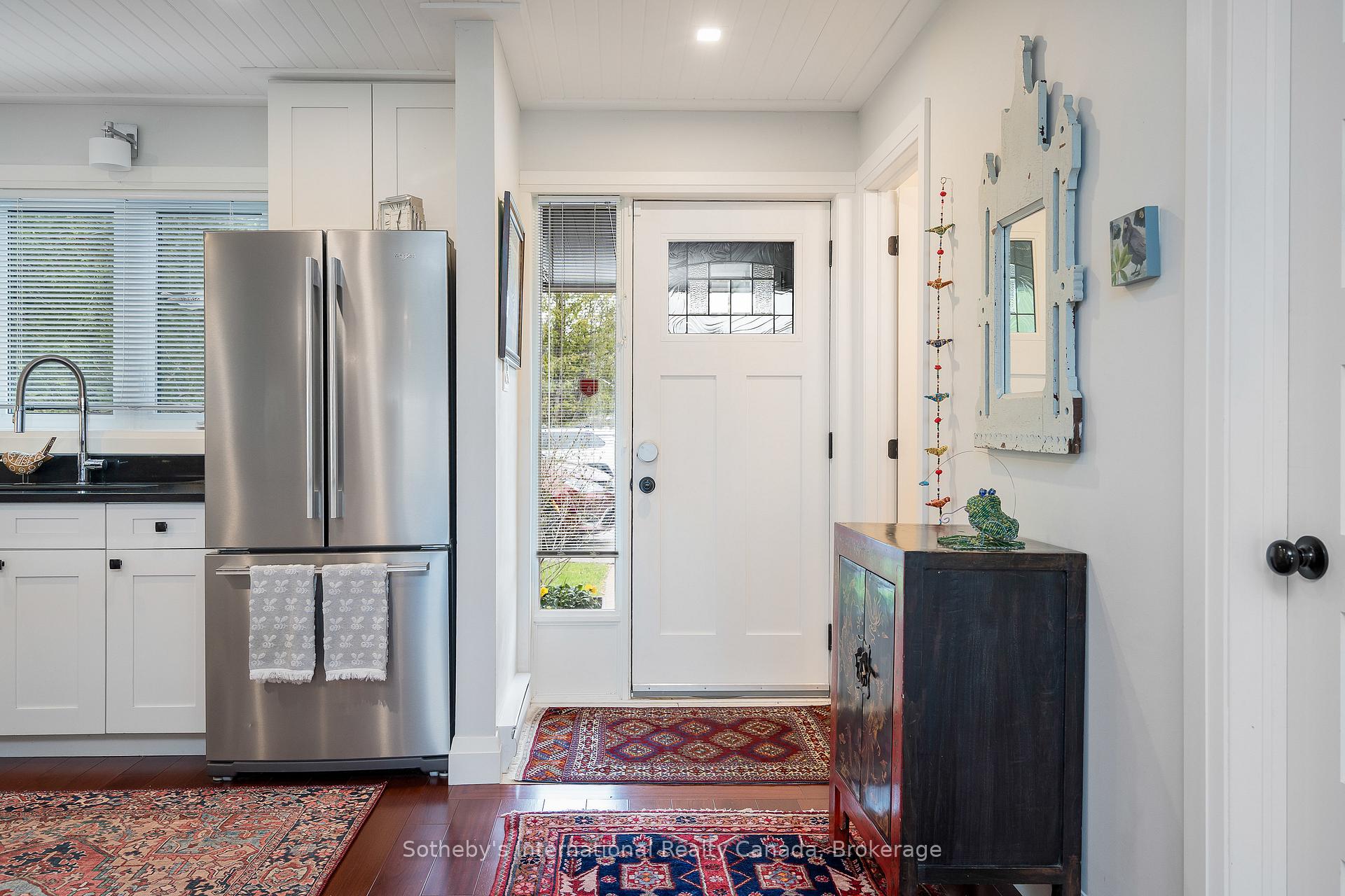 Photo 3 of 565 Oxbow Crescent, Collingwood — HOMEH